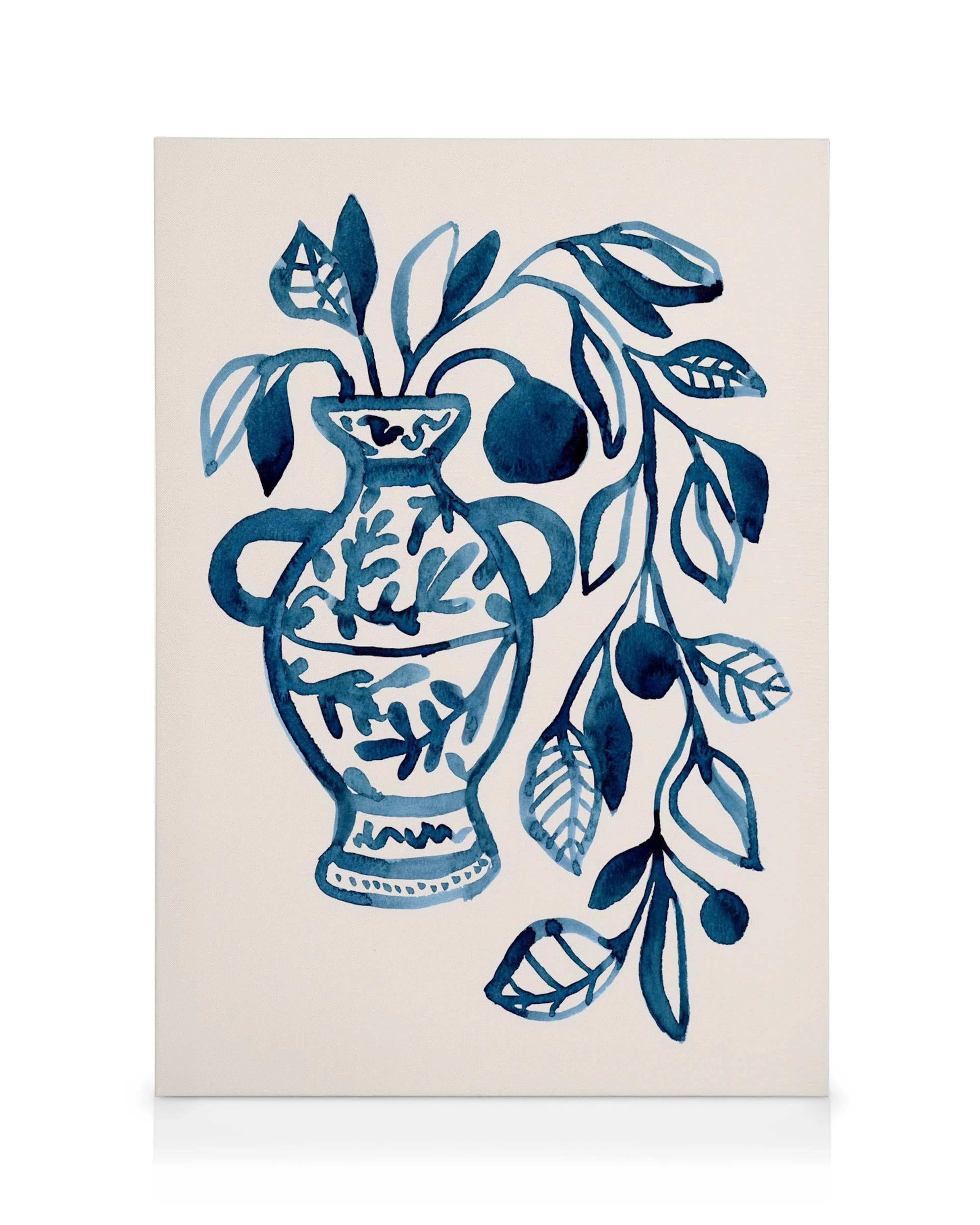 Lienzo jarrón azul con patrón decorativo, follaje y frutos en tonos azules sobre fondo claro.