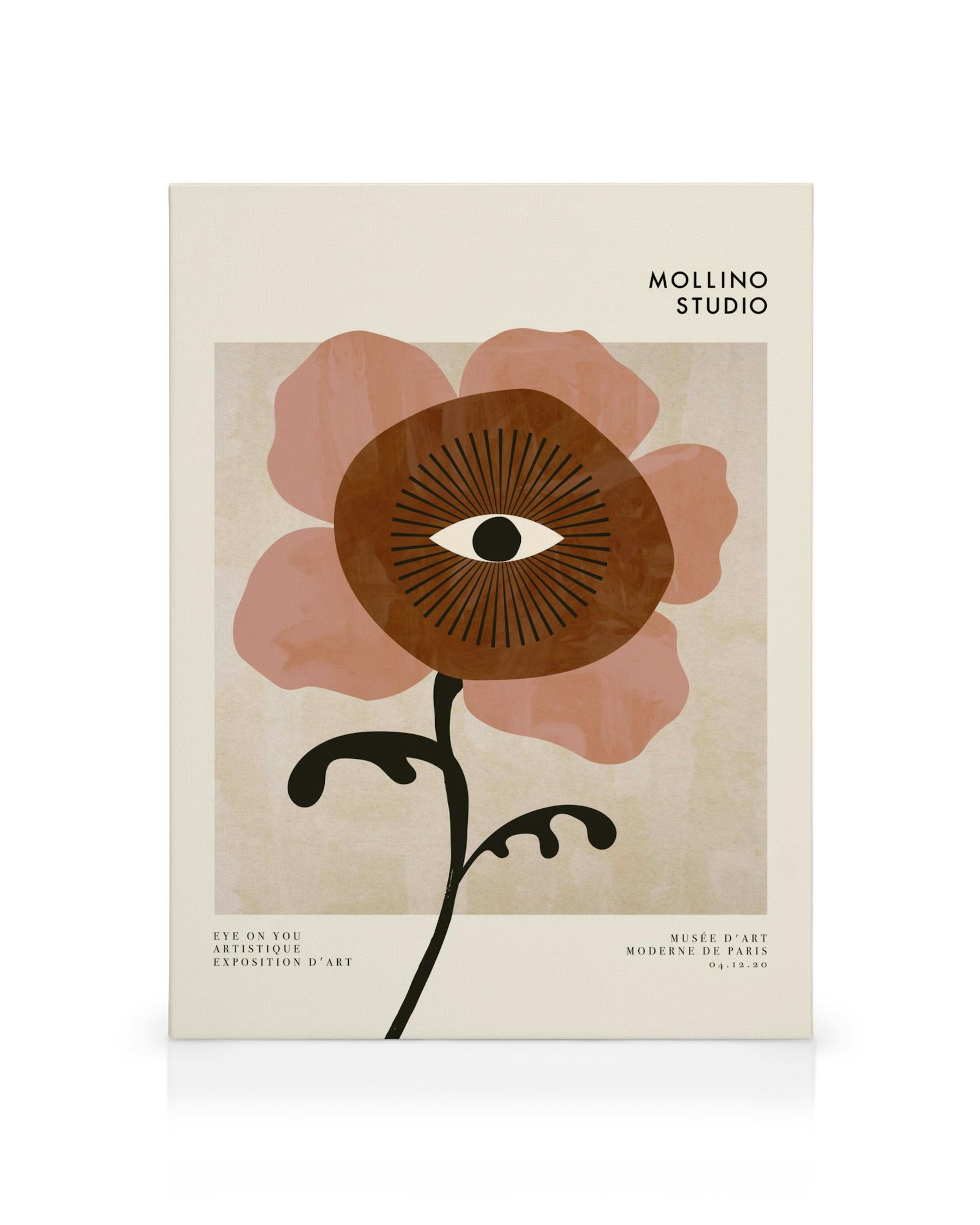 Obraz na plátne Power Flower No1 s hnedým kvetom a okom, ružovými okvetnými lístkami a čiernou stonkou.