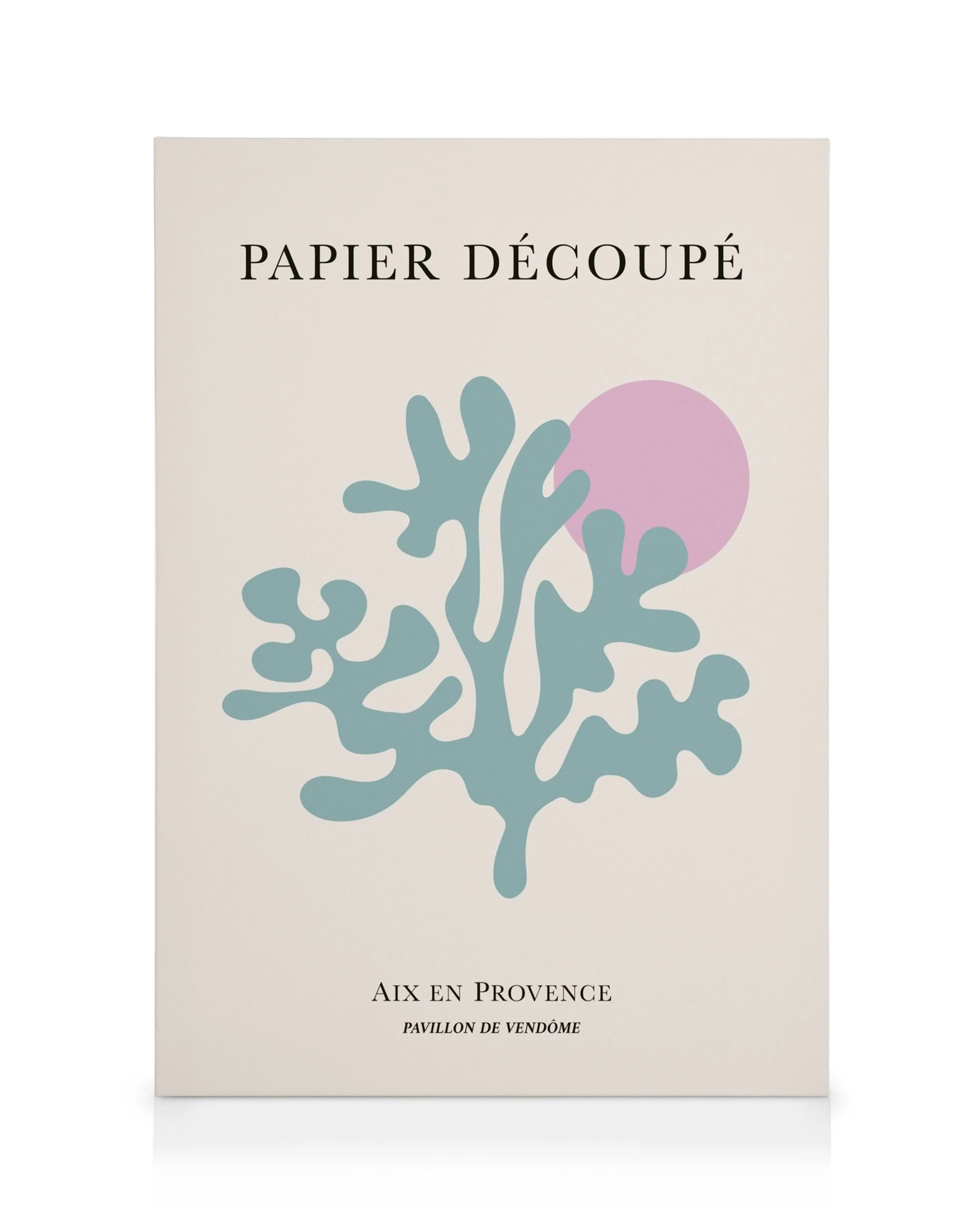 Papier Decoupe No2 lærred, med lyseblå abstrakt form og lyserød cirkel på beige baggrund. Moderne vægkunst.