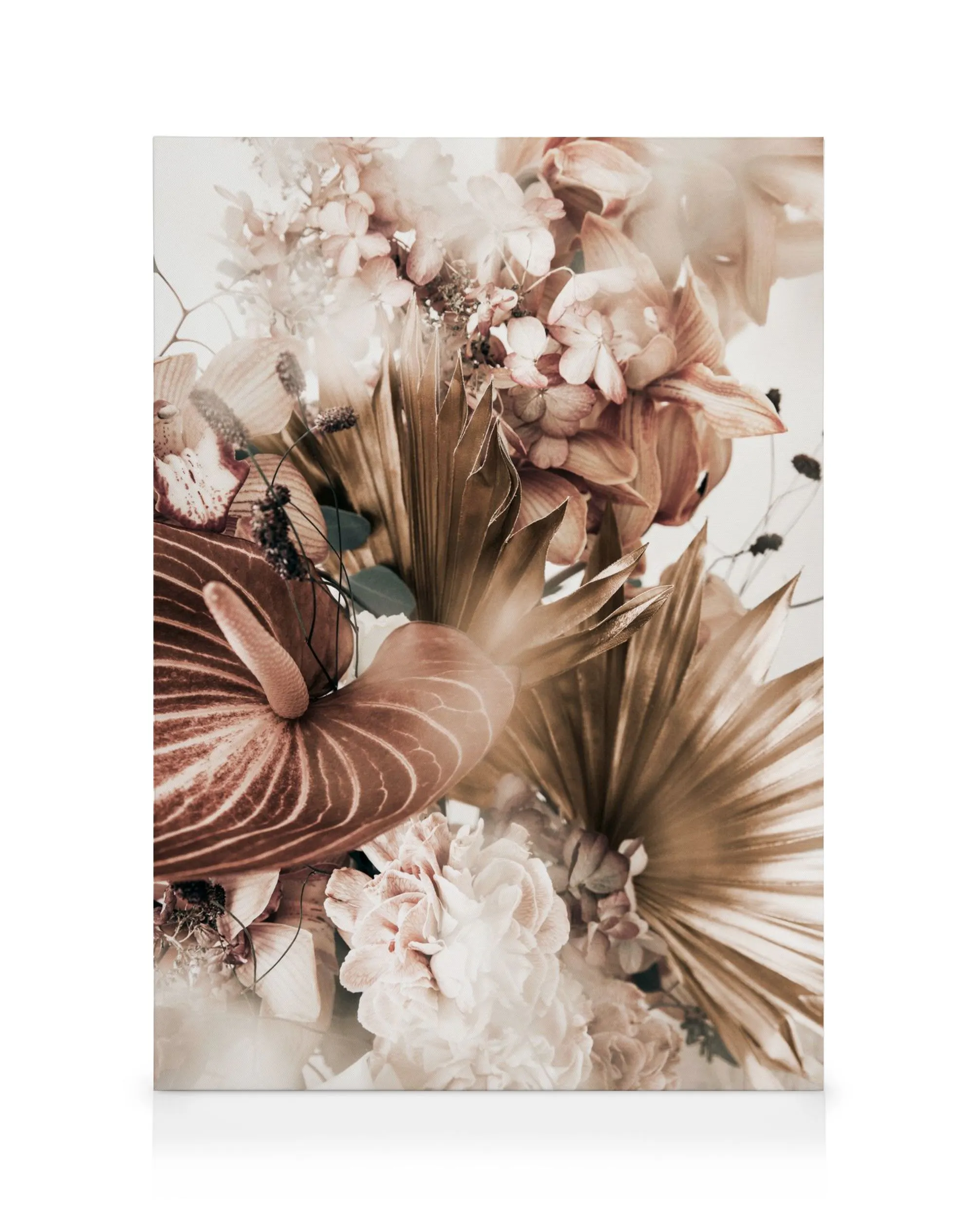 Canvastavla med bukett av beige och bruna blommor med rosa accenter, detaljerade texturer för djup.