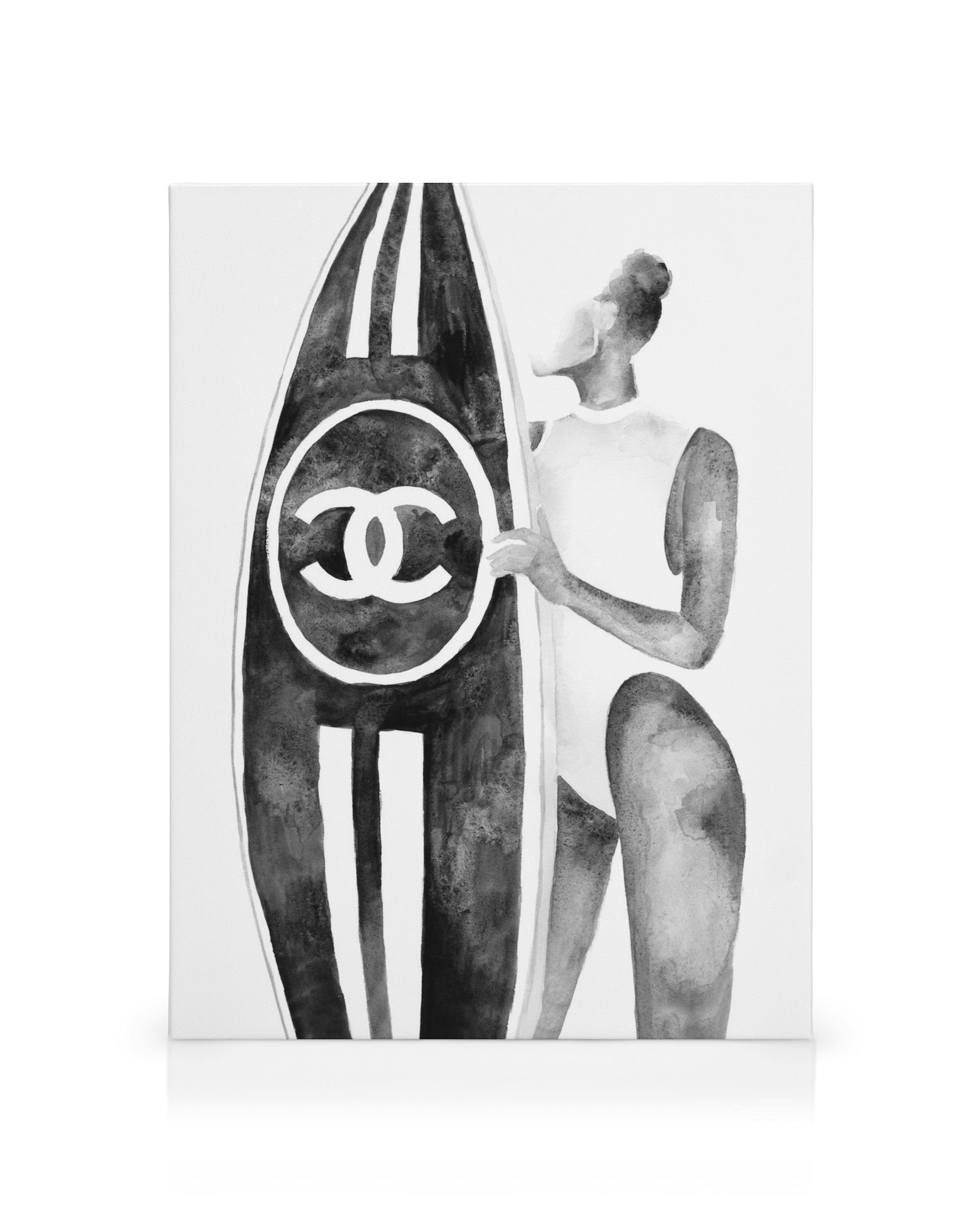 Schwarz-weißes Aquarellbild einer Person mit Surfbrett, die im Badeanzug nach oben blickt, im Stil von Chanel