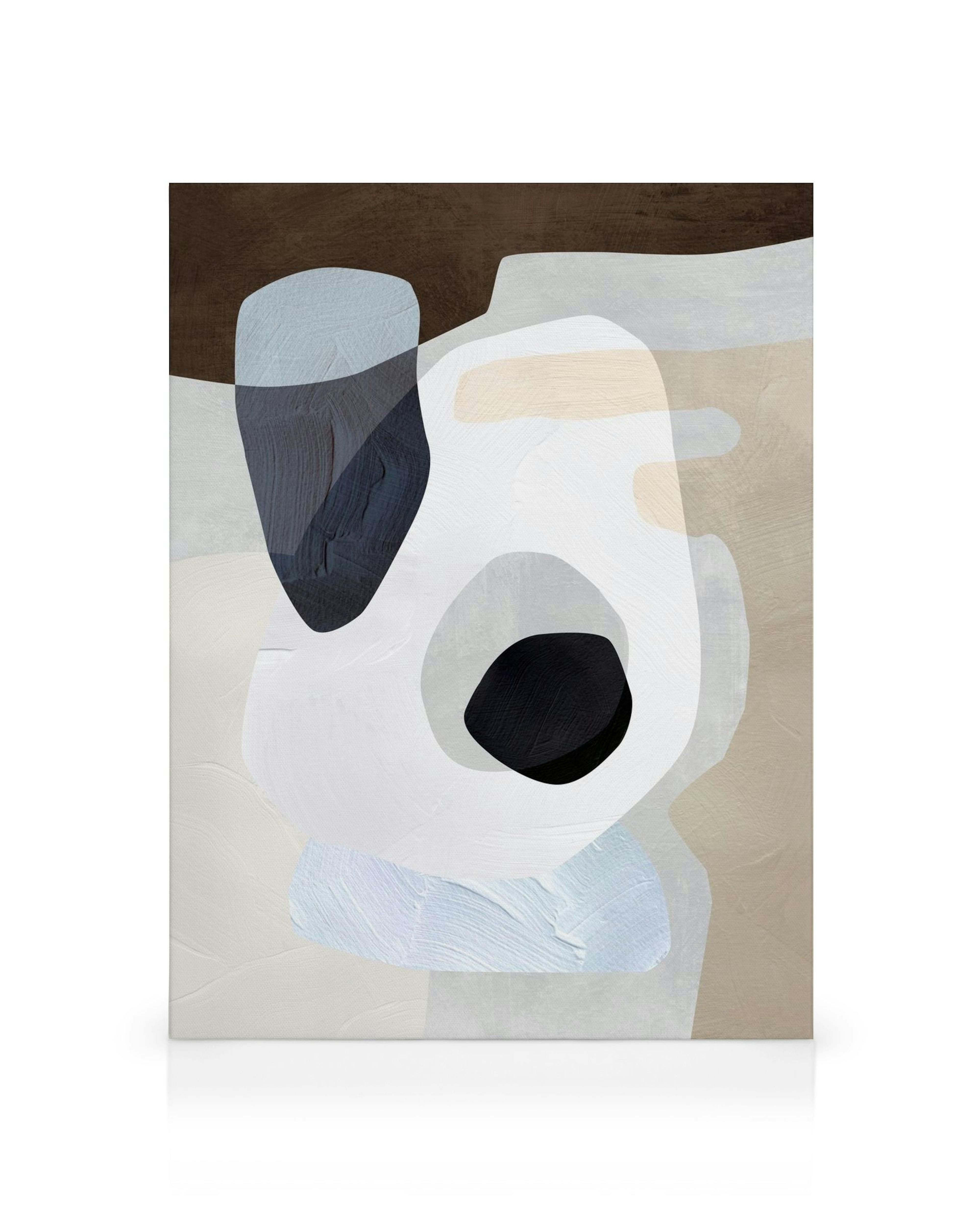 Abstract Graphic No1 canvas met overlappende vormen in wit, beige, blauw en zwart met donkere rand bovenaan.