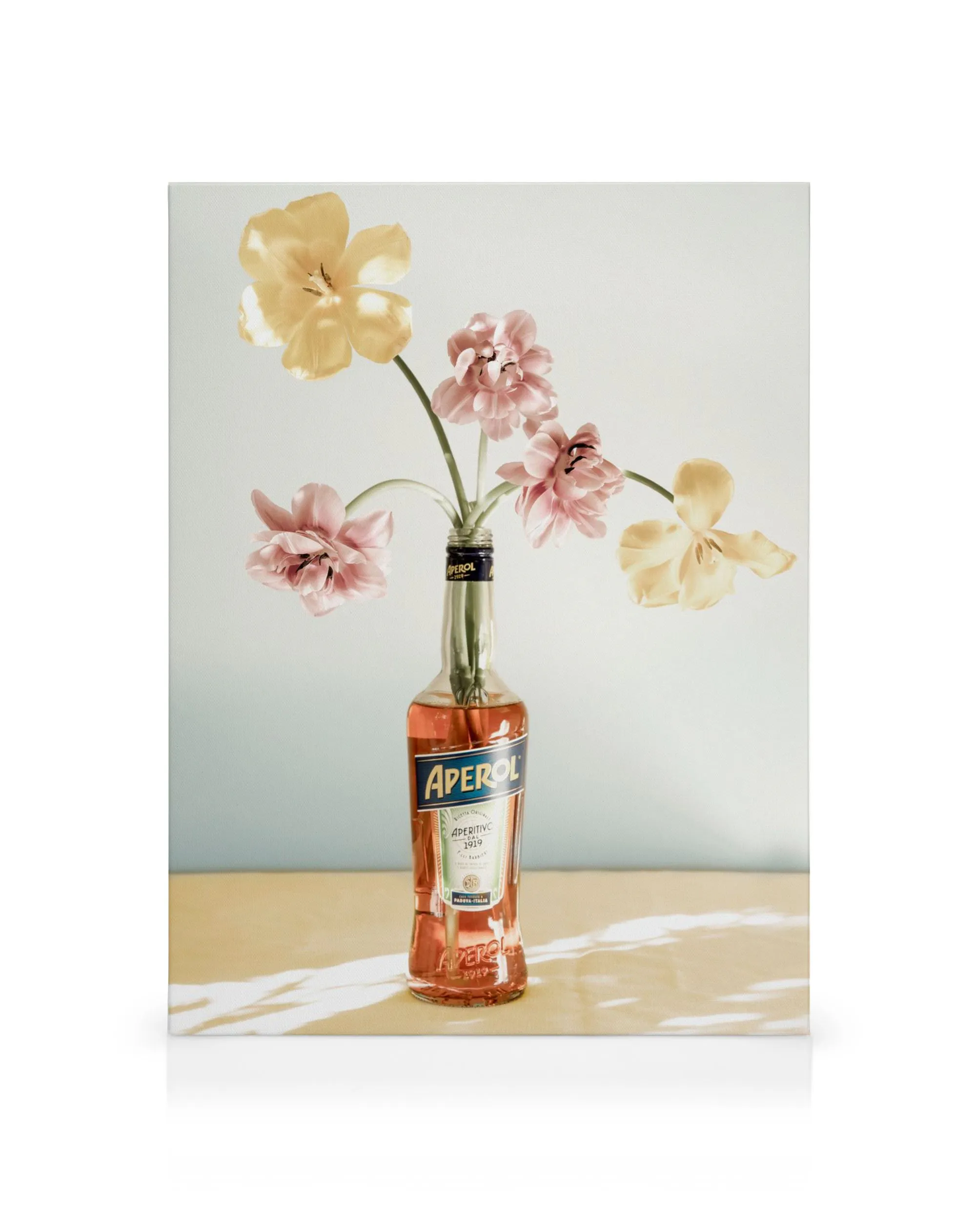 Aperol Bouquet Toile - Art Floral Moderne | Desenio BE Aperol Bouquet Toile - Art Floral Moderne | Desenio BE