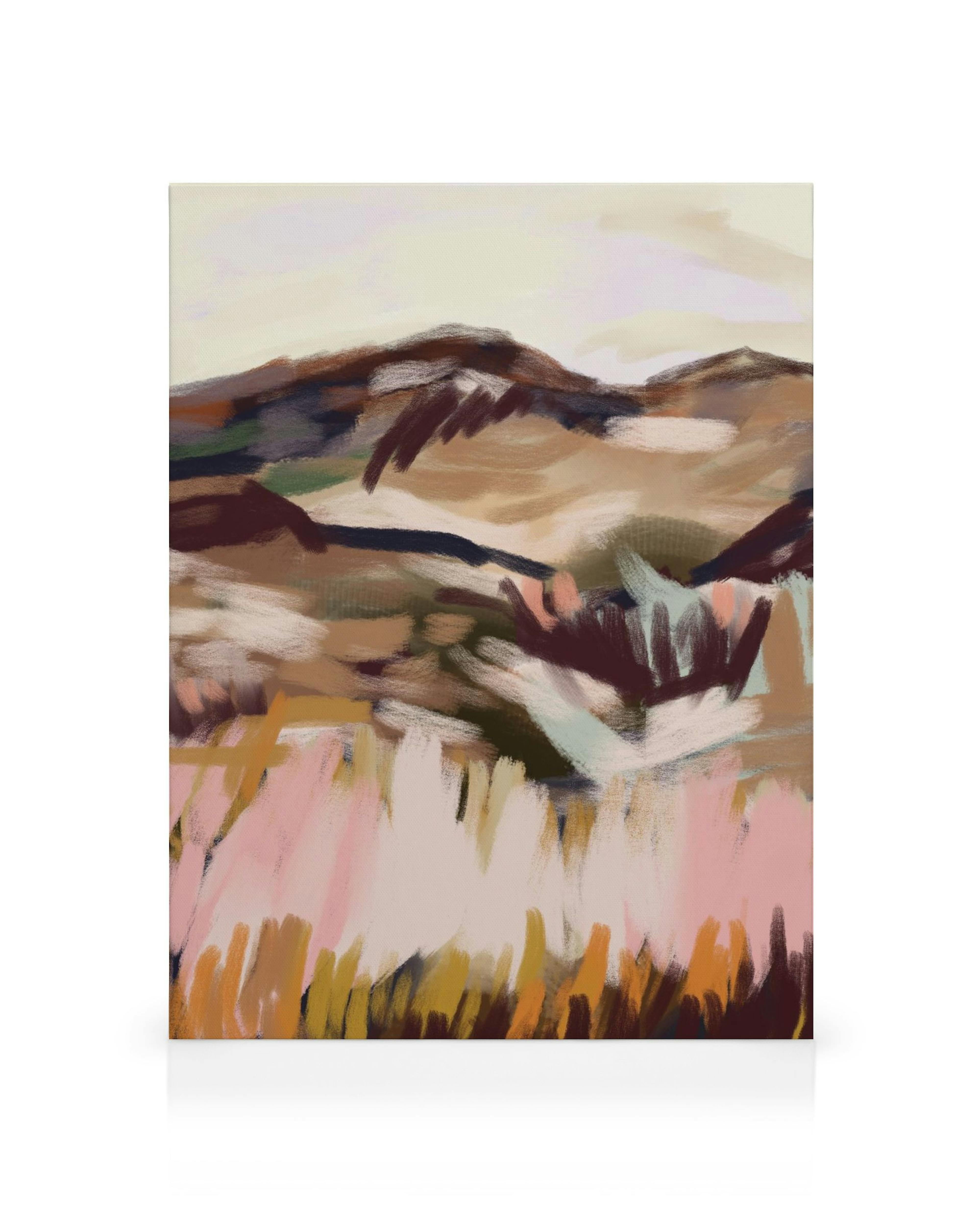 Pintura abstracta de paisaje con montañas marrones y suaves tonos de rosa y beige en la parte inferior, pinceladas sueltas.