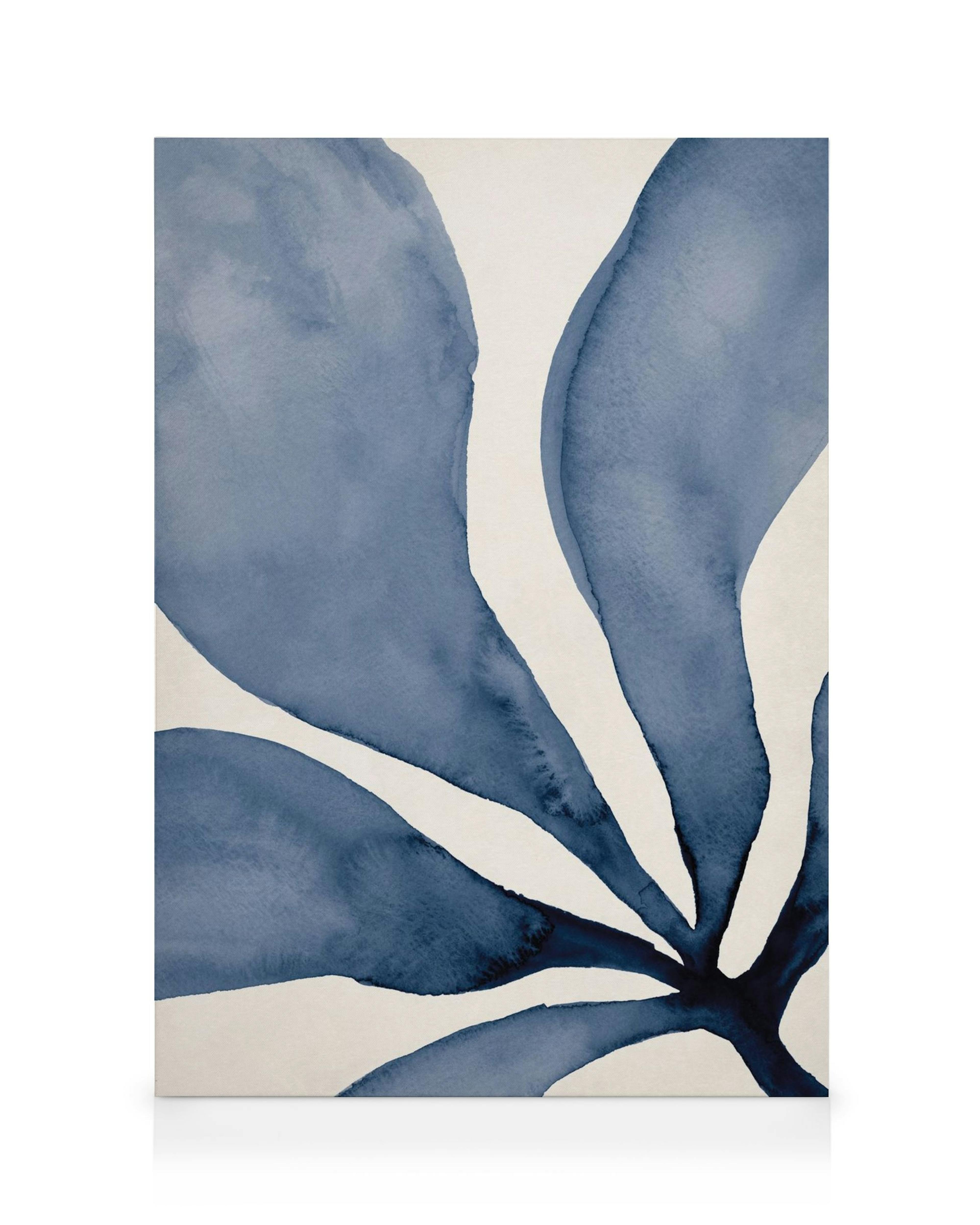 Akvarellimaalaus meriheinästä, sinisiä lehtiä beigenvärisellä taustalla, rauhoittava teos kotiin.