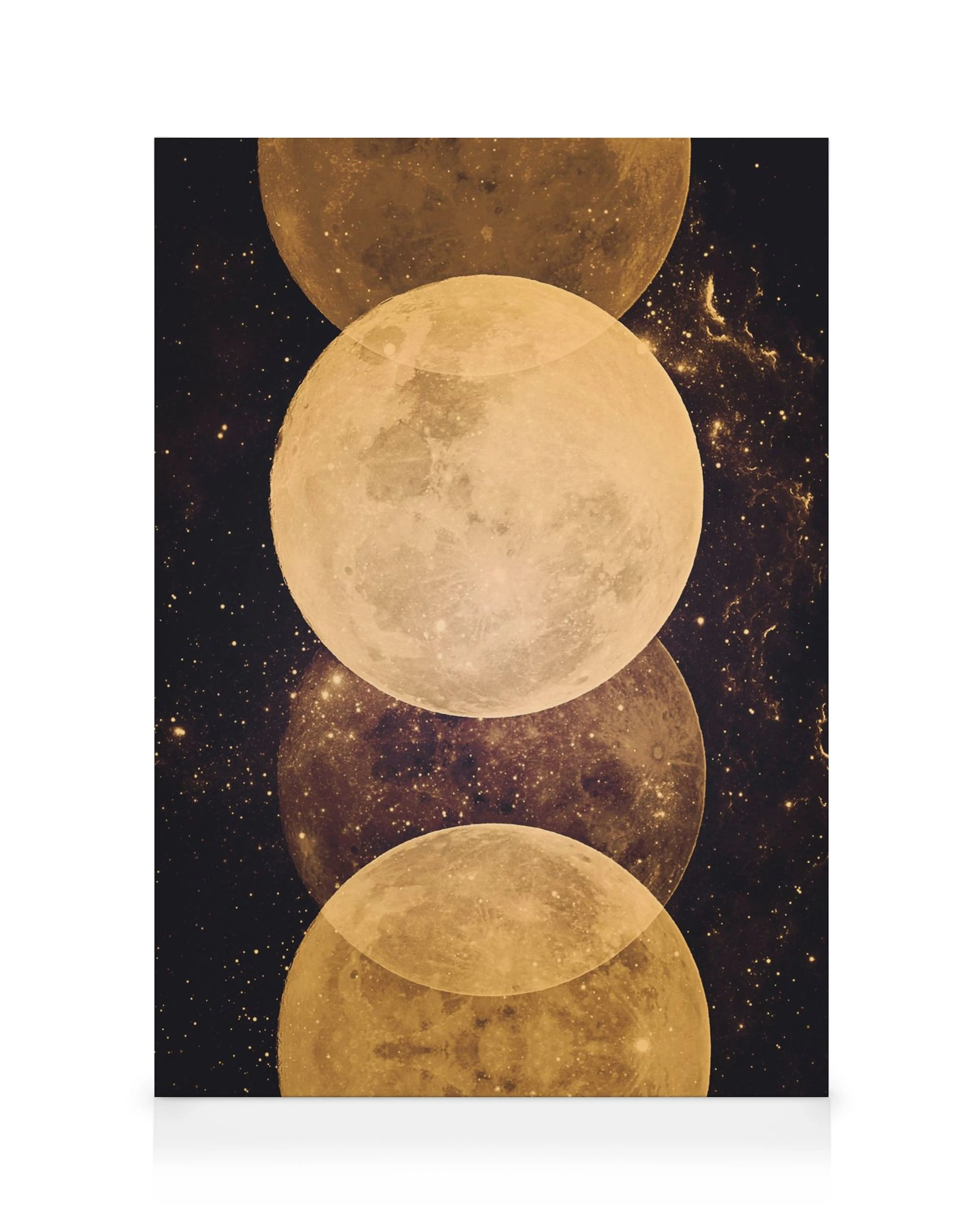 Toile présentant quatre lunes superposées sur un ciel nocturne étoilé, nuances dorange, marron et noir.
