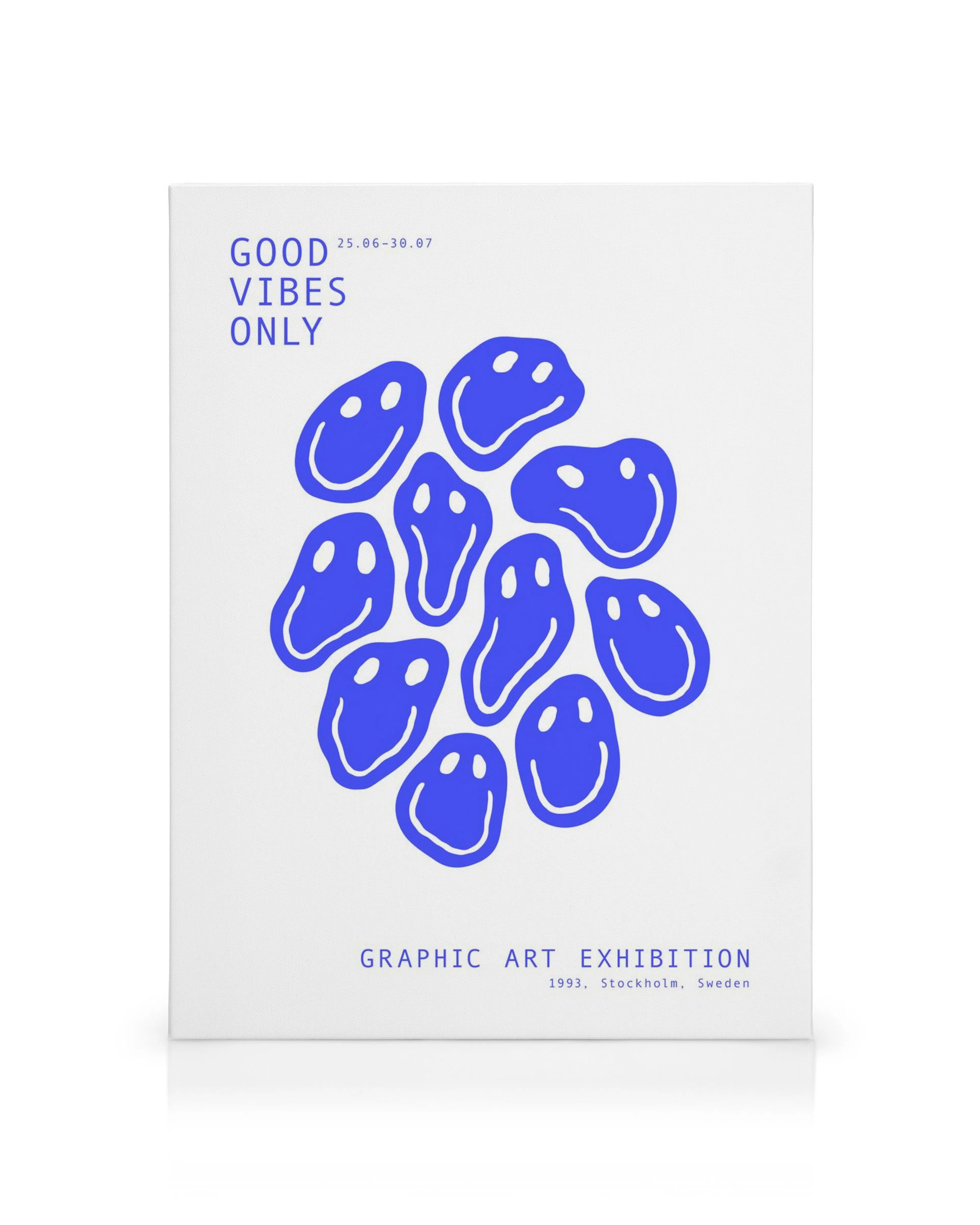 Stampa su tela Good Vibes Only con testo blu e faccine sorridenti blu su sfondo bianco.
