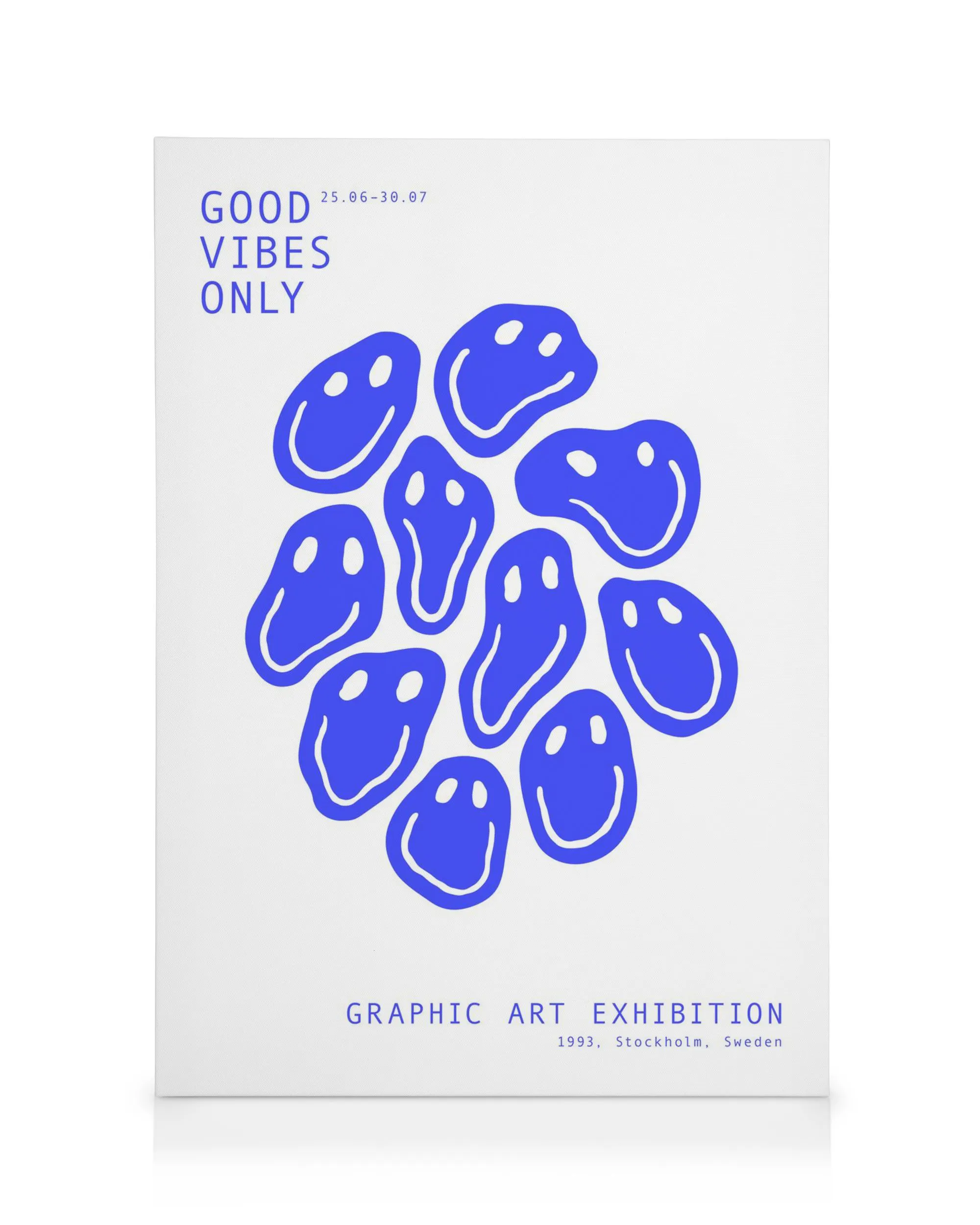 Stampa su tela Good Vibes Only con testo blu e faccine sorridenti blu su sfondo bianco.