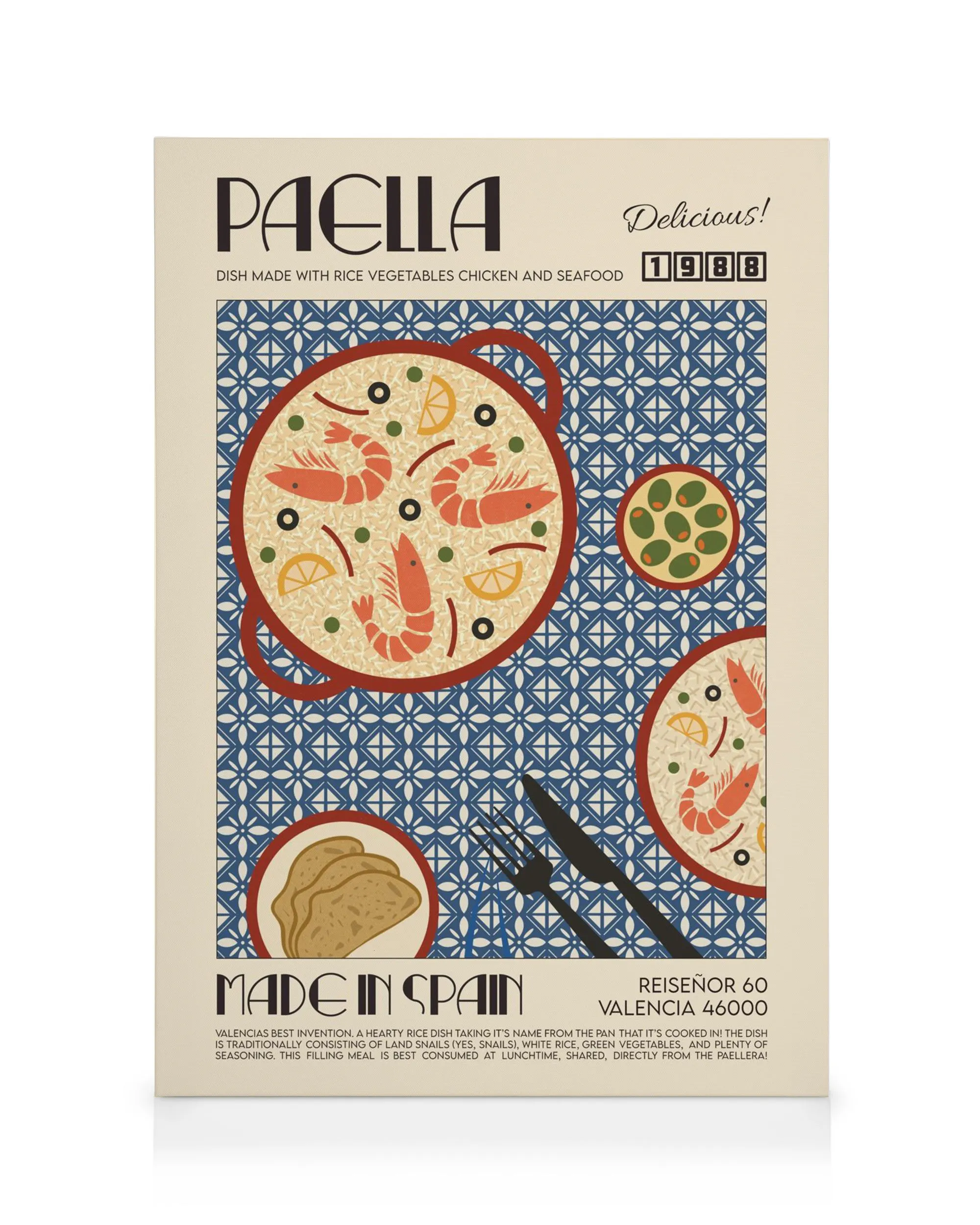 Lienzo de estilo vintage que representa una paella con gambas y limón, rodeada de aceitunas y pan, sobre un patrón geométrico az