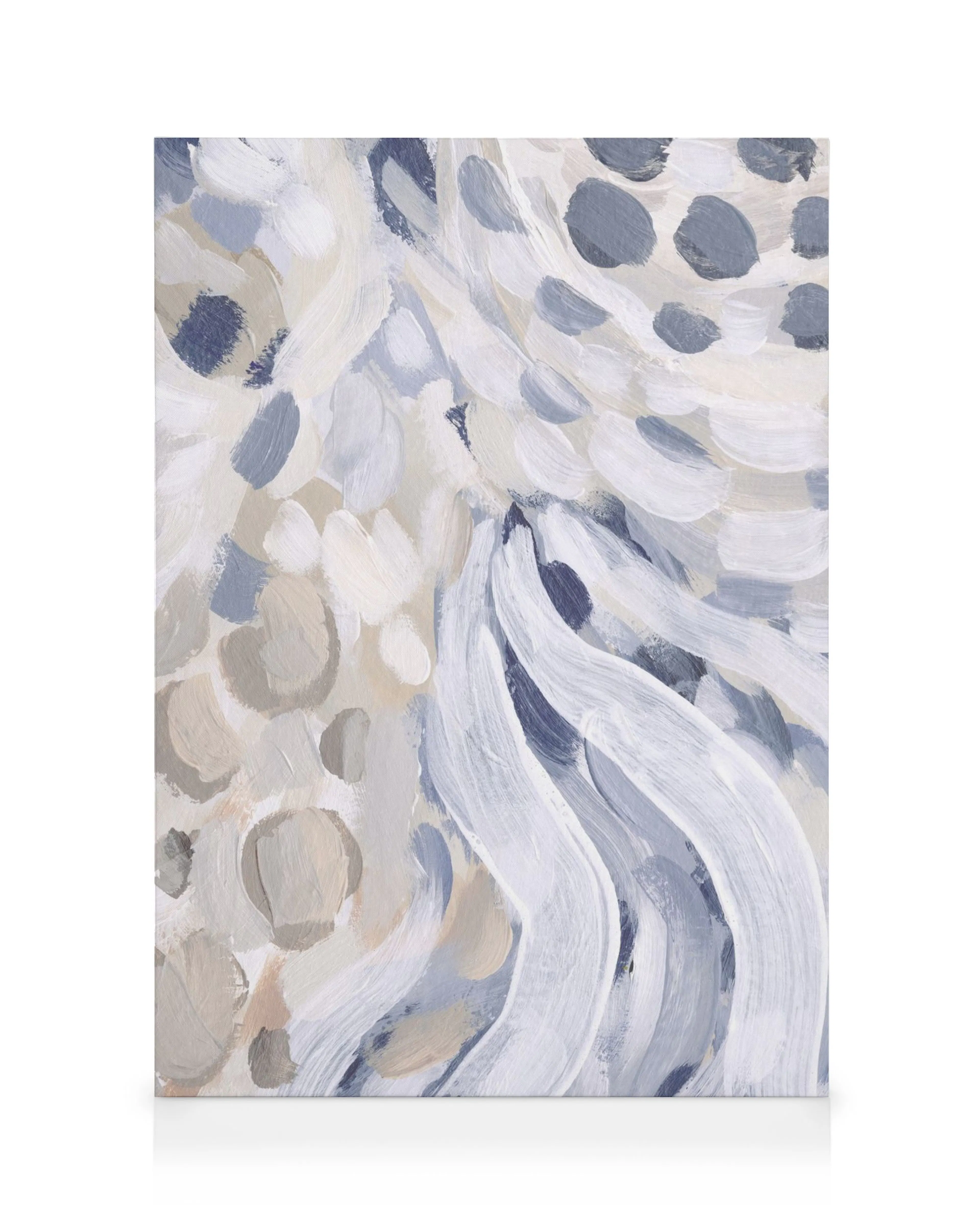 Abstract canvas met witte, grijze en blauwe verfstreken en stippen met textuur.