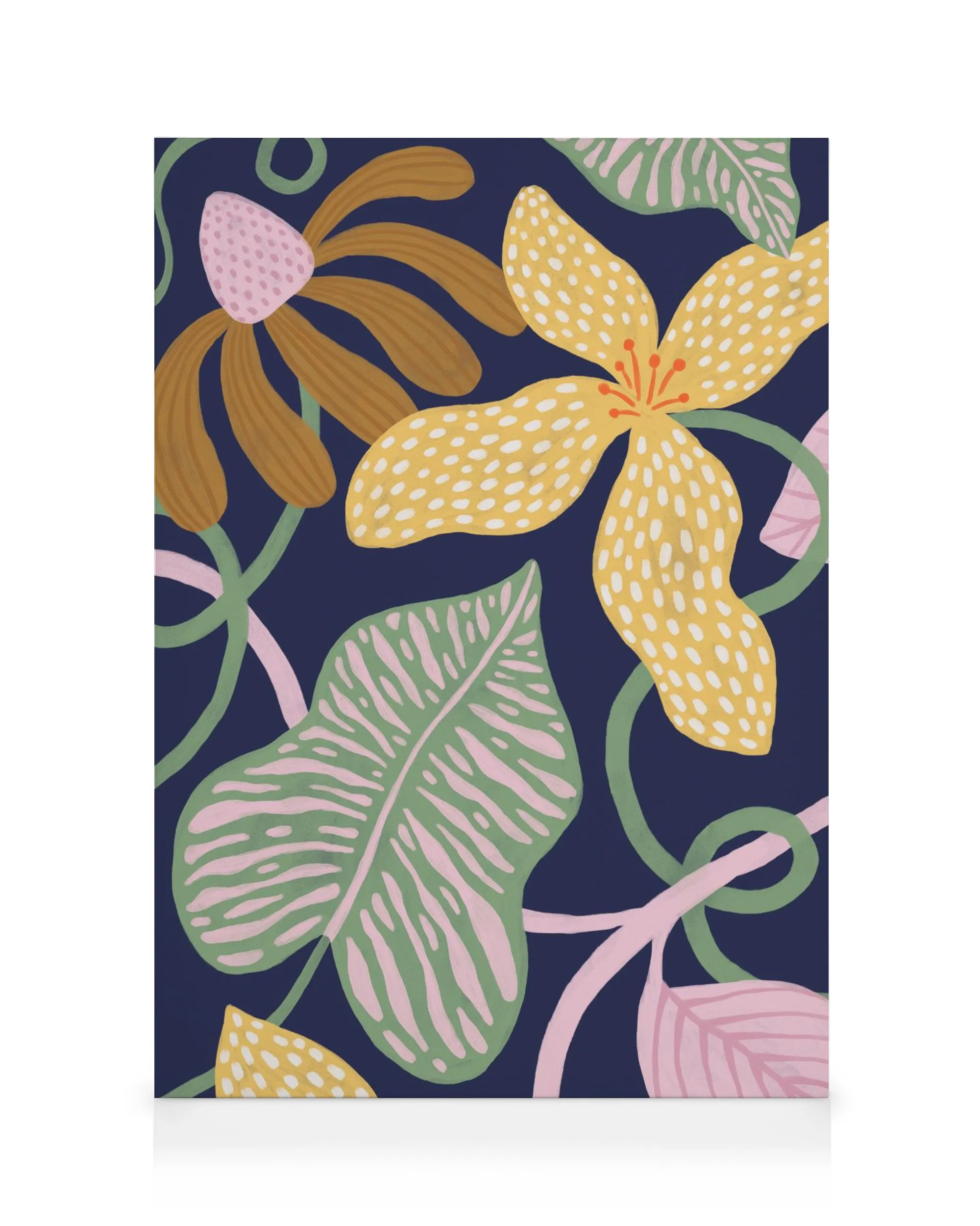 Lienzo floral con flores amarillas, hojas verdes y formas rizadas rosadas sobre fondo azul oscuro. Arte de pared vibrante.
