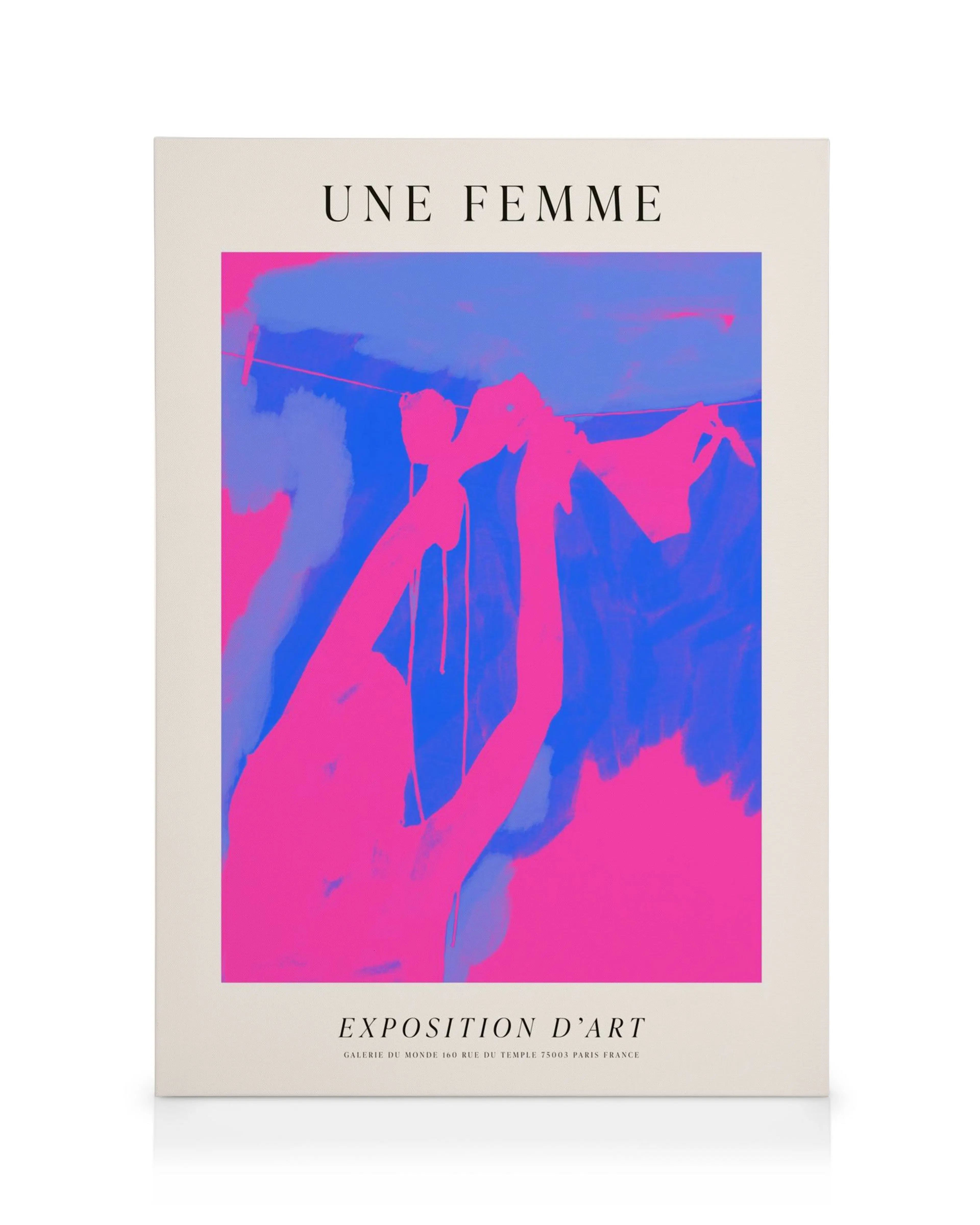 Toile abstraite Une Femme No2 avec typographie, présentant une forme féminine en rose et bleu vif.