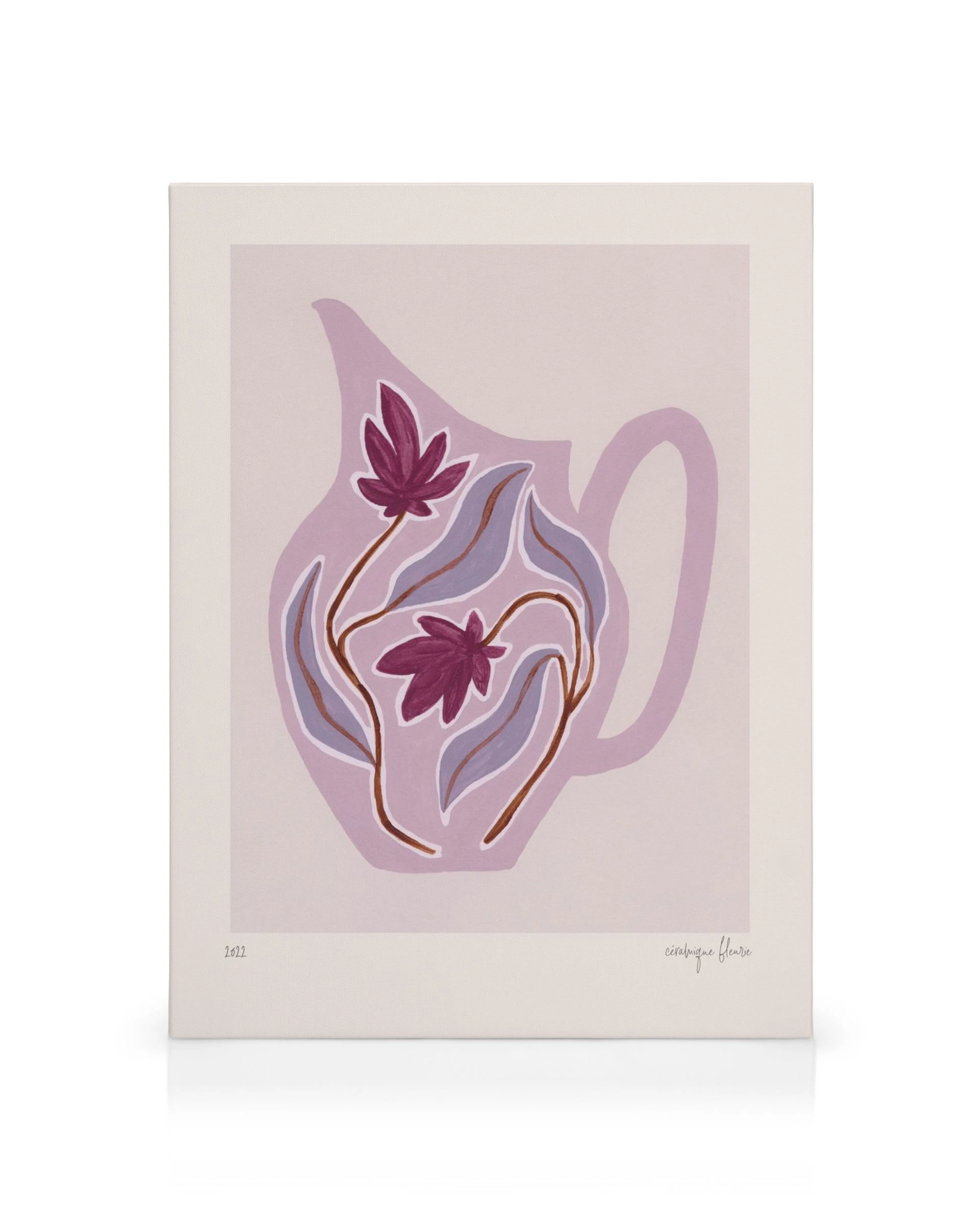 Stampa su tela teiera viola con foglie e fiori su sfondo rosa chiaro. Arte da parete floreale, arredamento casa.