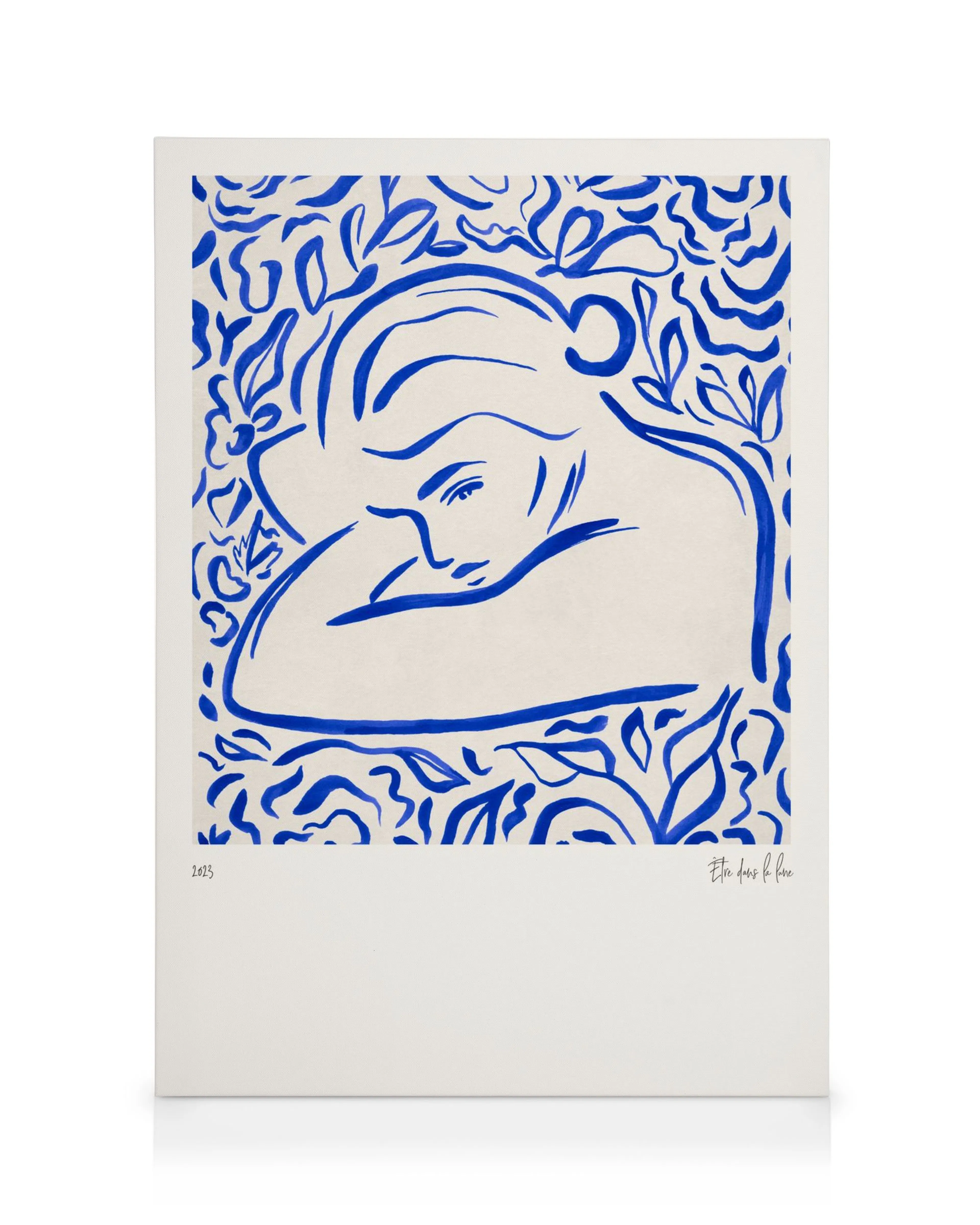 Leinwandbild The Daydreamer: Blaue abstrakte Linien bilden ein nachdenkliches Gesicht, umgeben von geschwungenen Blättern.