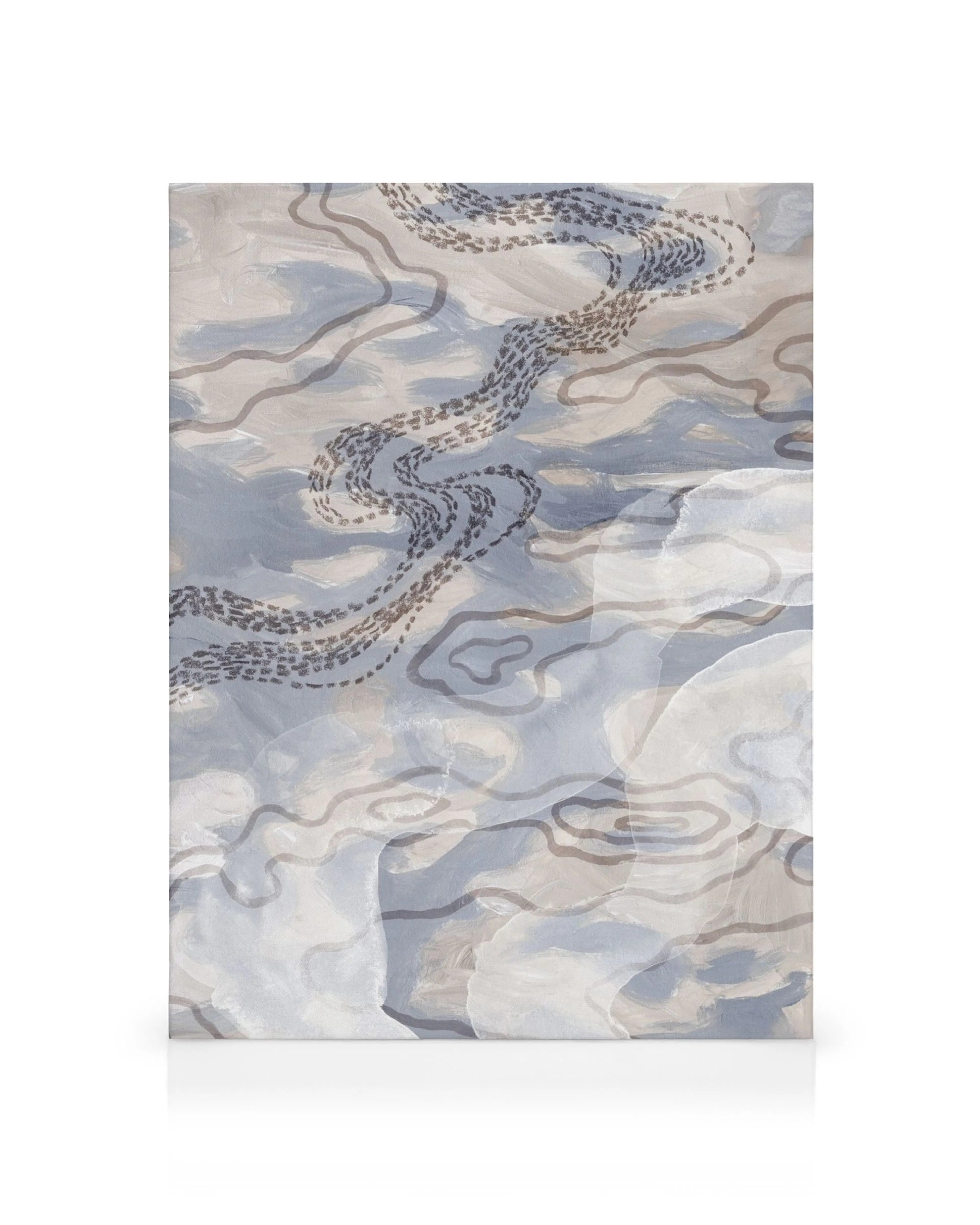 Beige abstract canvas met blauwe, grijze en bruine golvende lijnen en patronen die beweging oproepen.