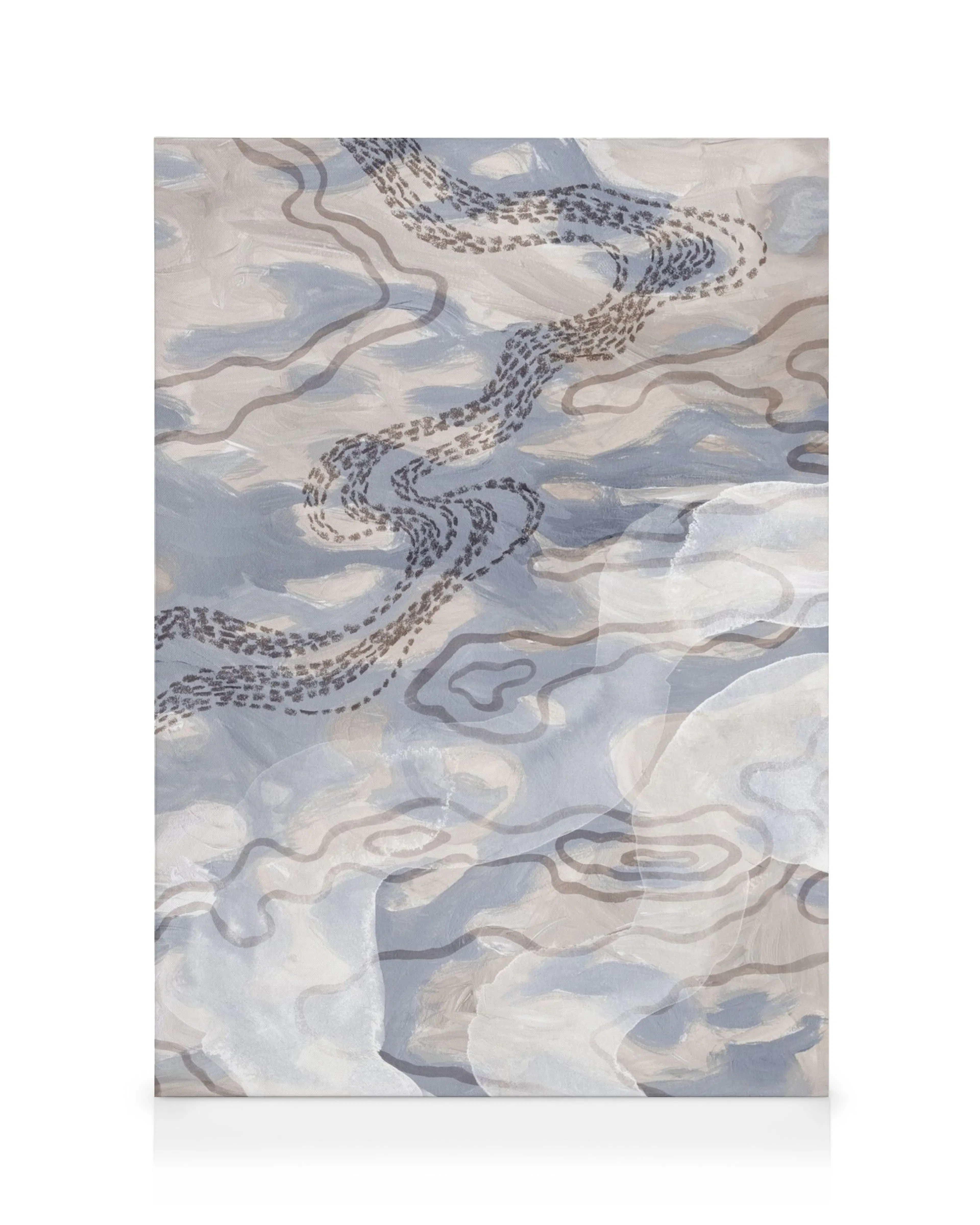 Toile abstraite avec des lignes fluides dans des nuances de bleu, gris et marron, créant un motif ondulé et un mouvement apaisan