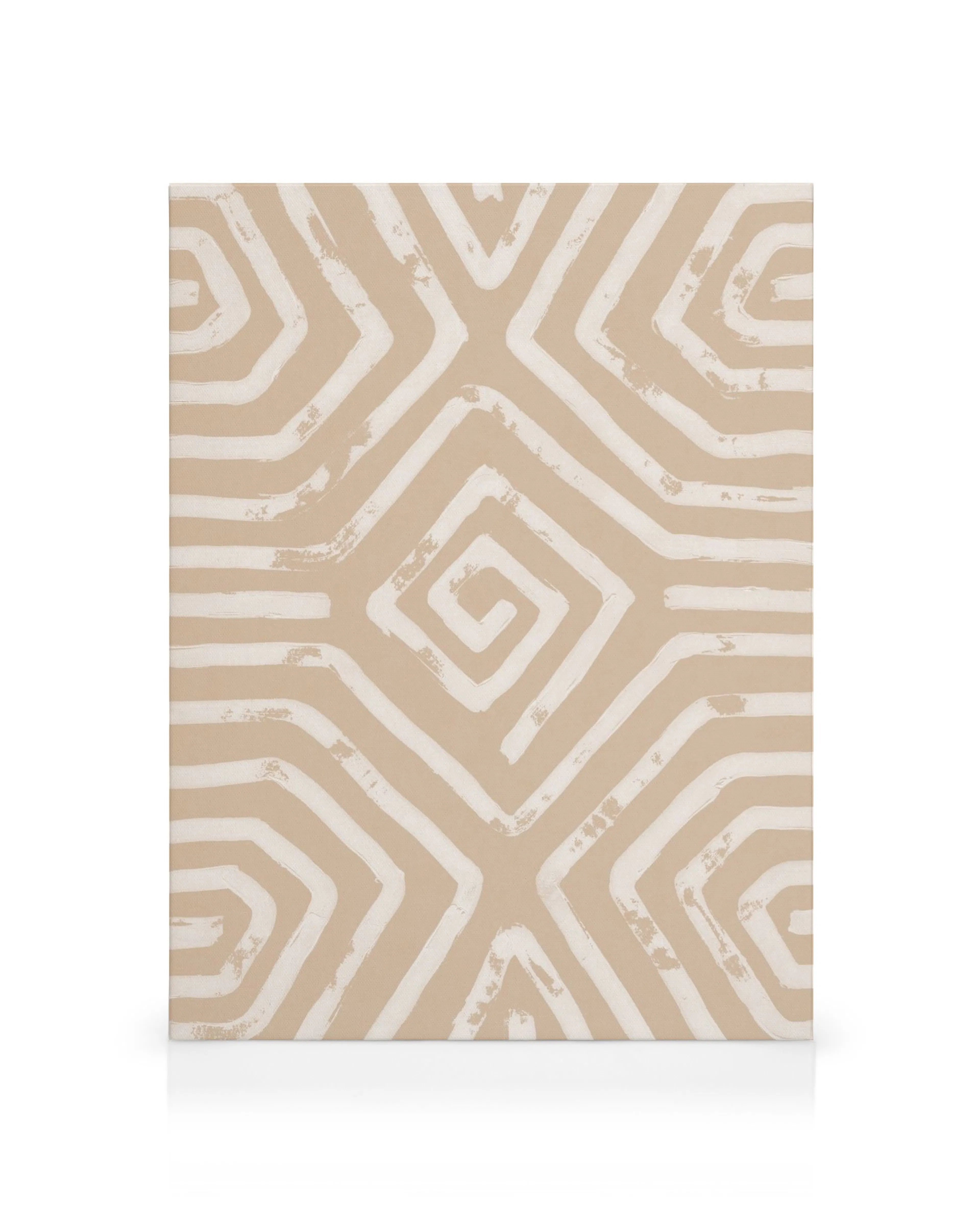 Beige kanvaasi valkoisilla, elävillä, pensselinvedon kaltaisilla viivoilla muodostaen geometrisia kuvioita ja spiraaleja.