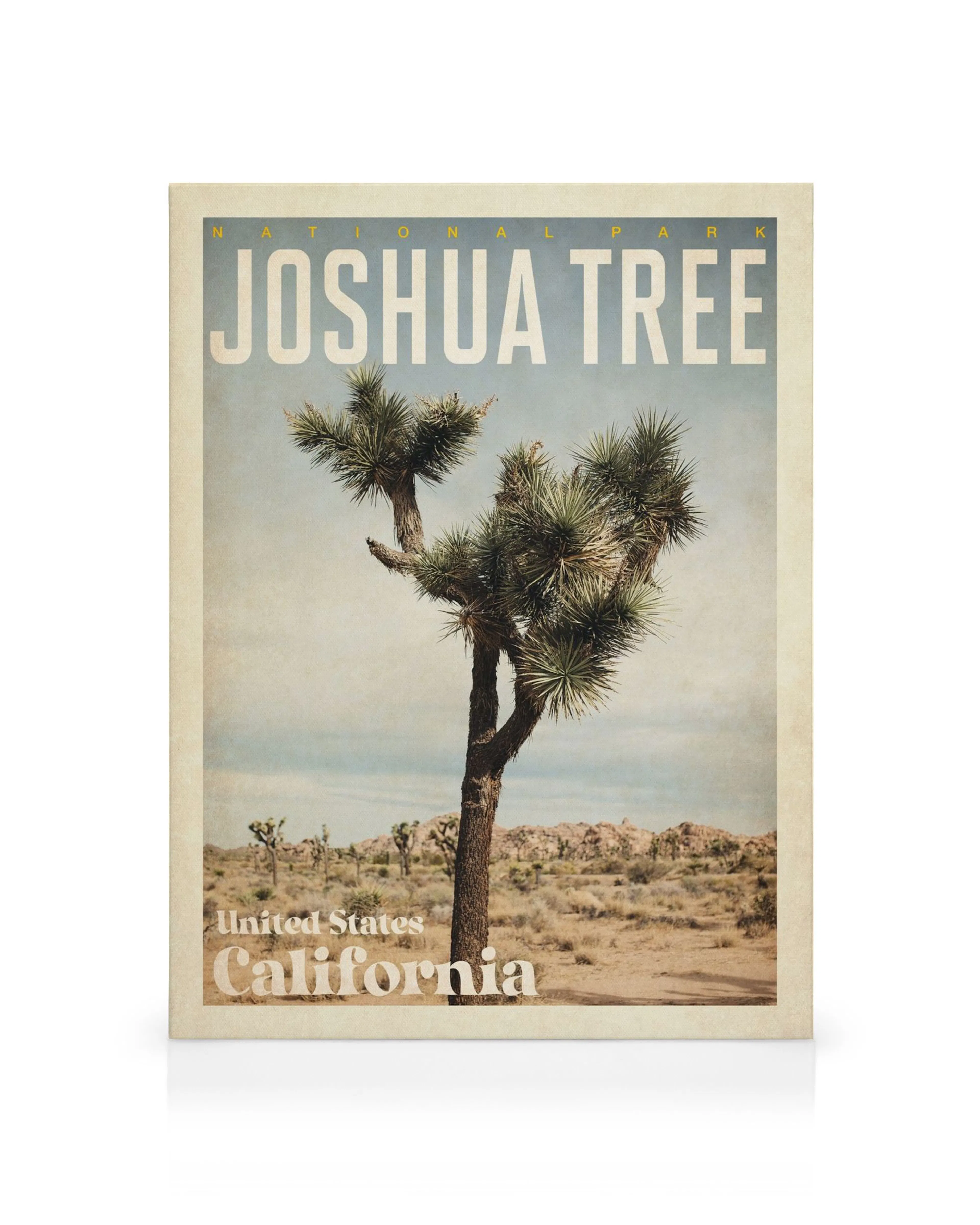 Vintage Joshua Tree canvas in woestijnlandschap, Californië. Zandkleurige grond, rotsen, blauwe lucht, National Park posterstijl