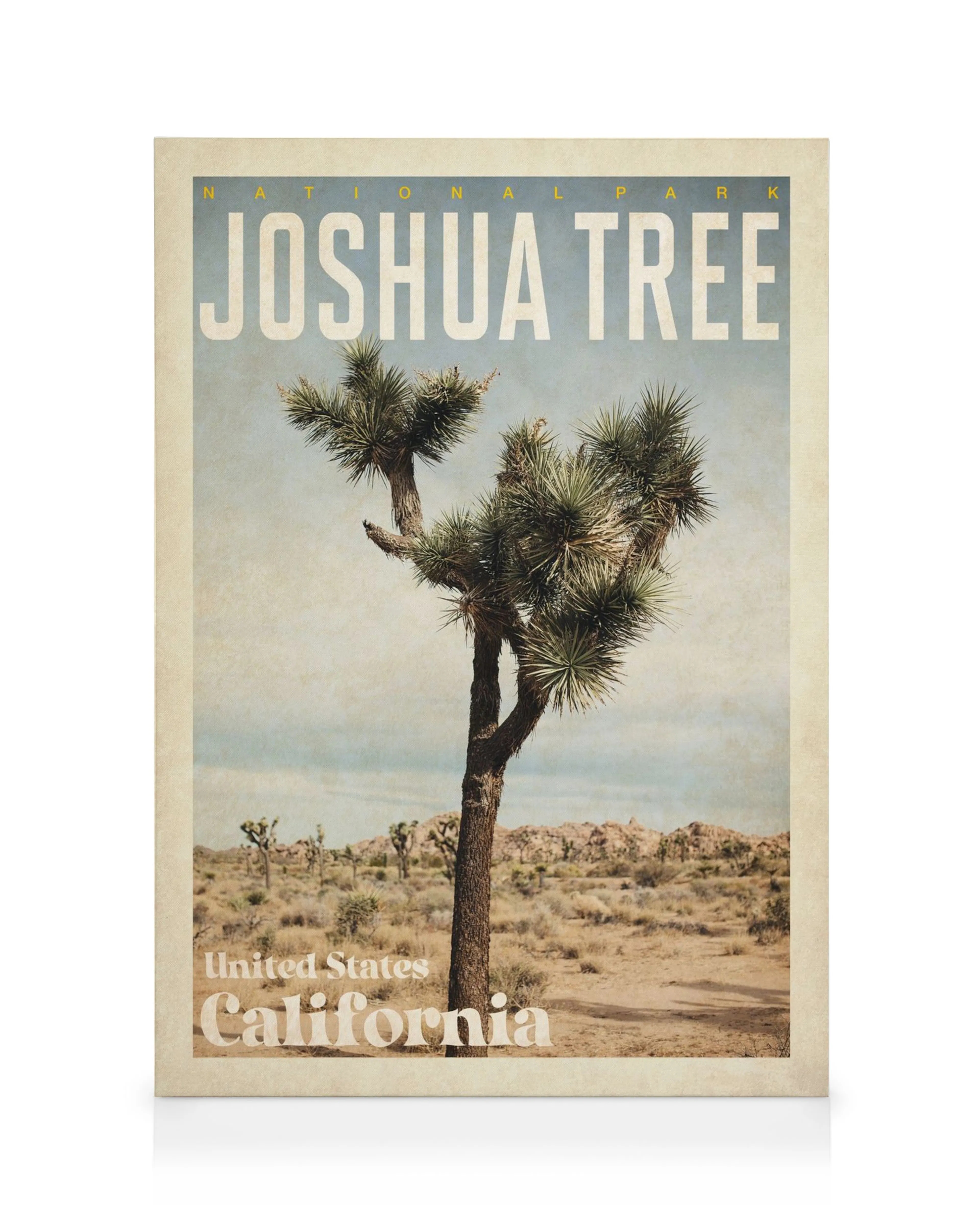 Cartel vintage de árbol de Joshua en desierto de California, cielo azul y terreno rocoso. Arte mural estilo póster.