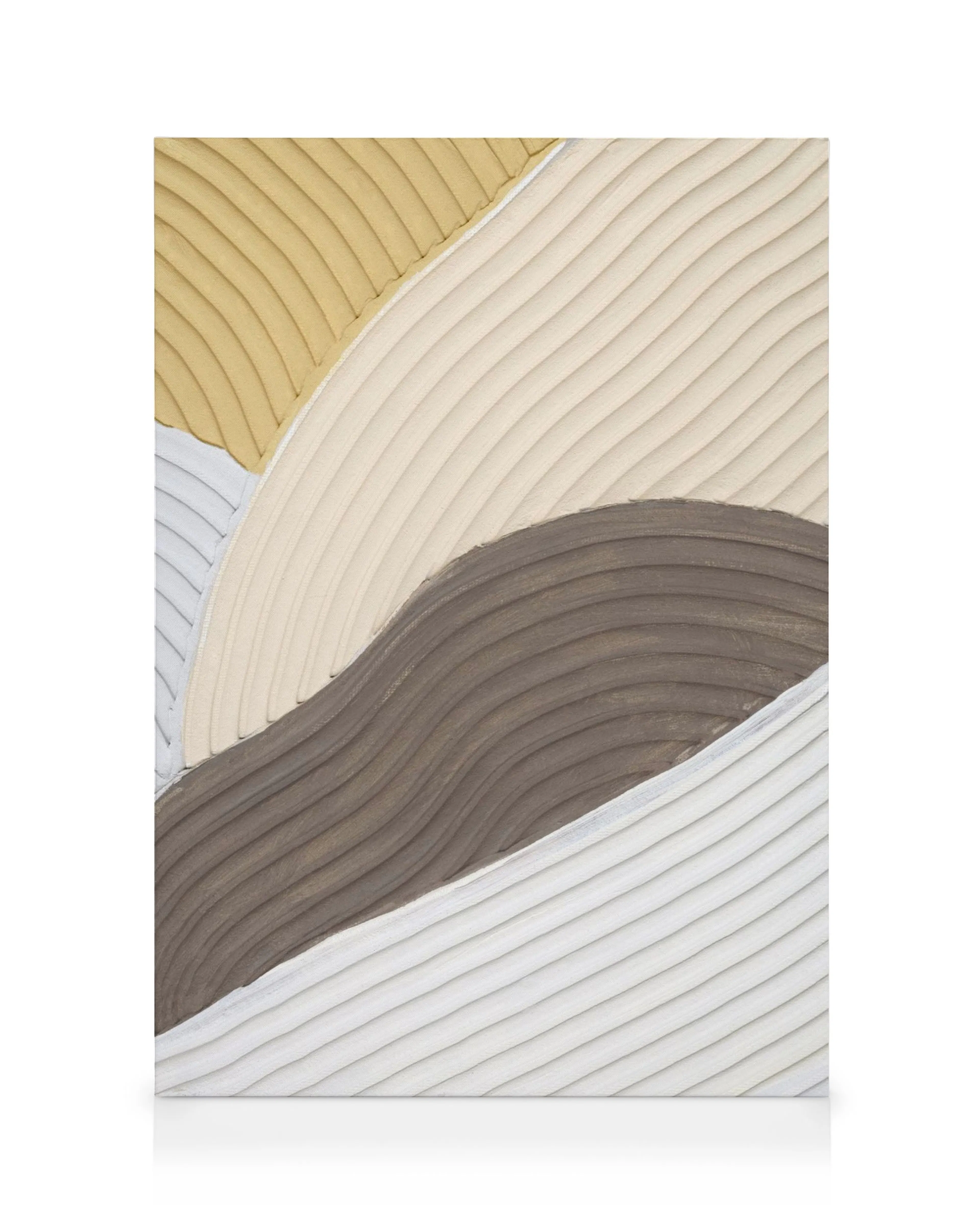 Gelaagde canvas met golvende lijnen in beige, grijs en wit op een witte achtergrond.