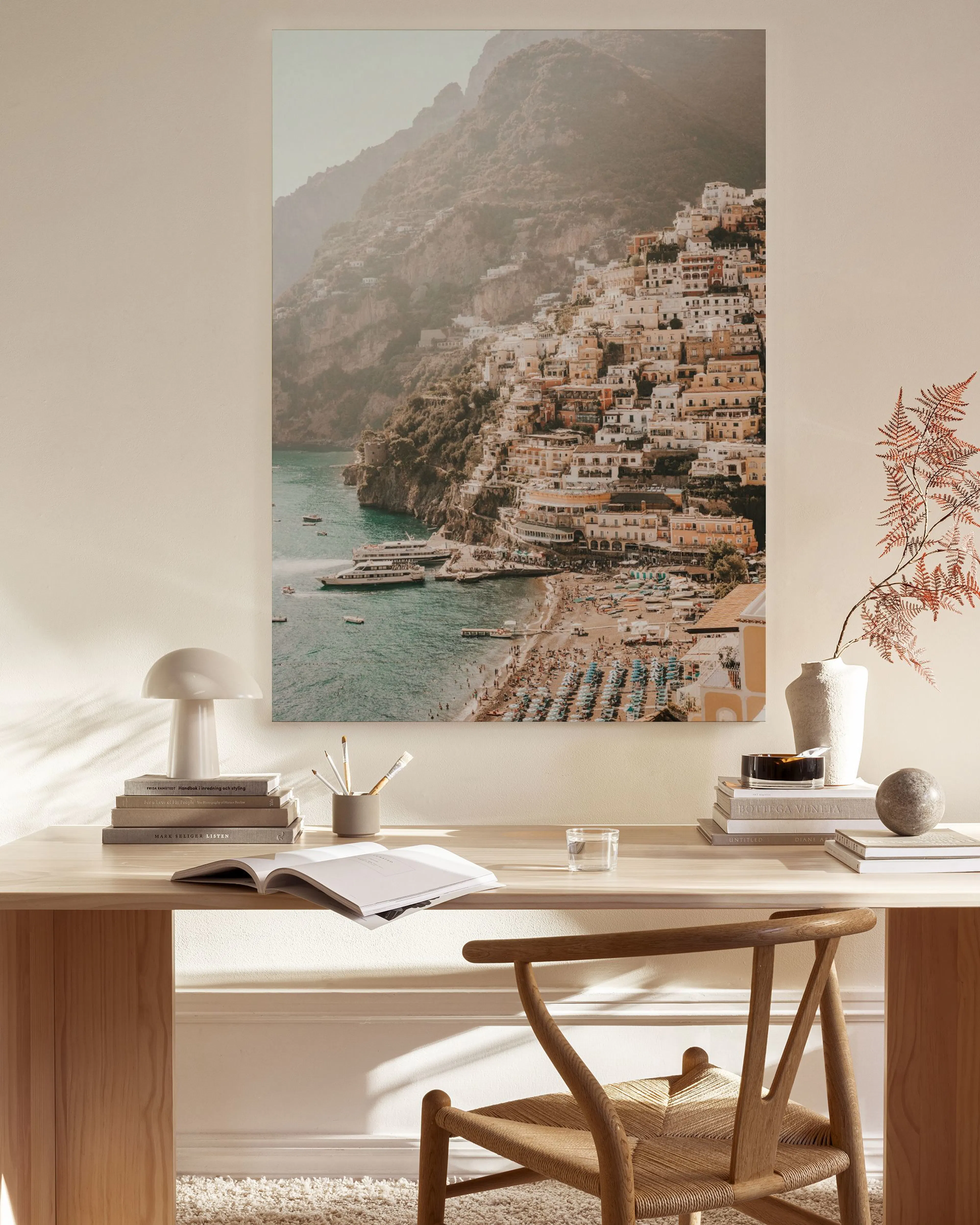 Stampa su tela di case colorate sulla scogliera di Positano, con spiaggia e mare.
