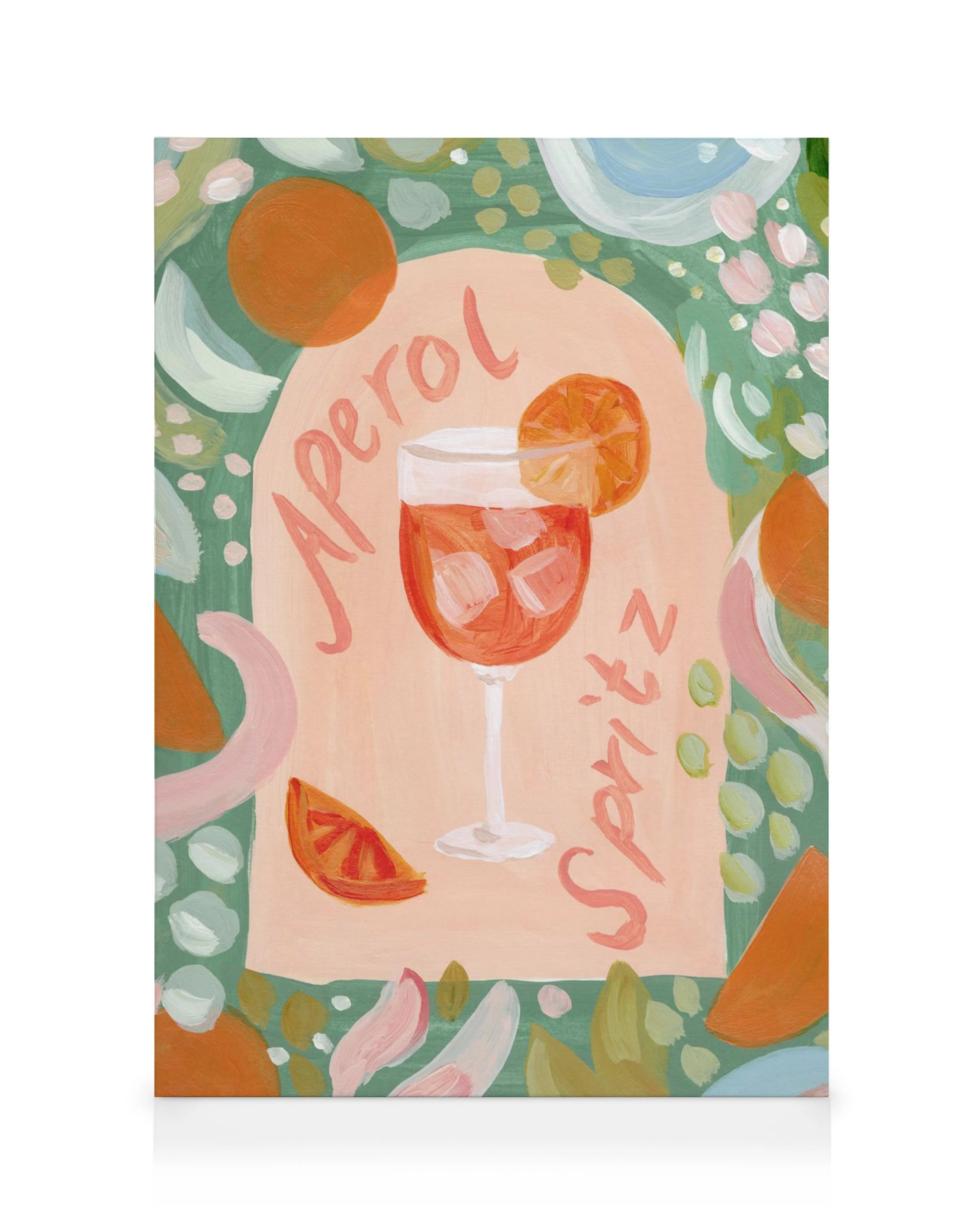 Illustratie van een Aperol Spritz glas met sinaasappel en ijsblokjes, omringd door groene en oranje abstracte vormen.