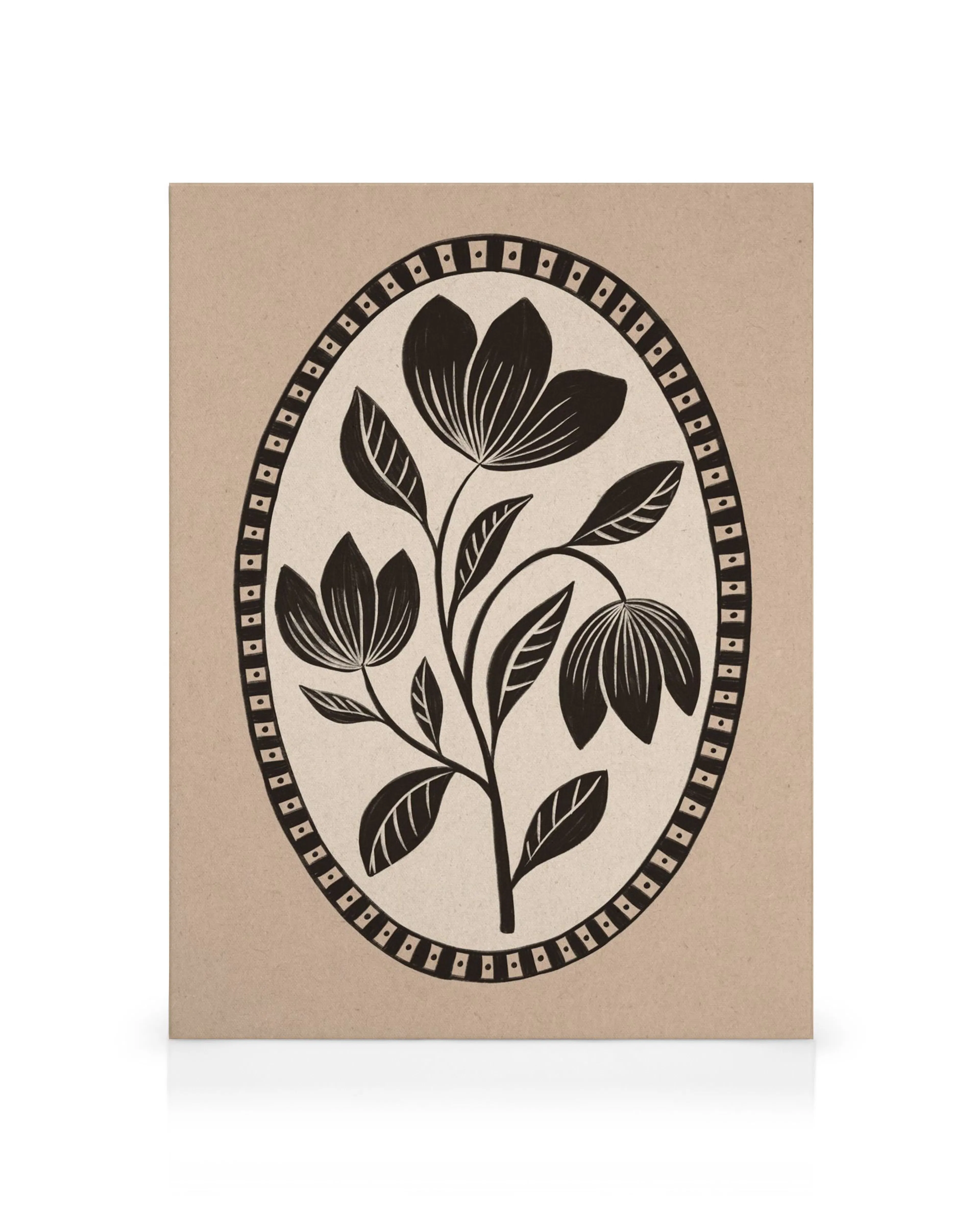 Lienzo floral gótico con flores y hojas negras estilizadas en un marco ovalado sobre fondo beige, estilo botánico oscuro.