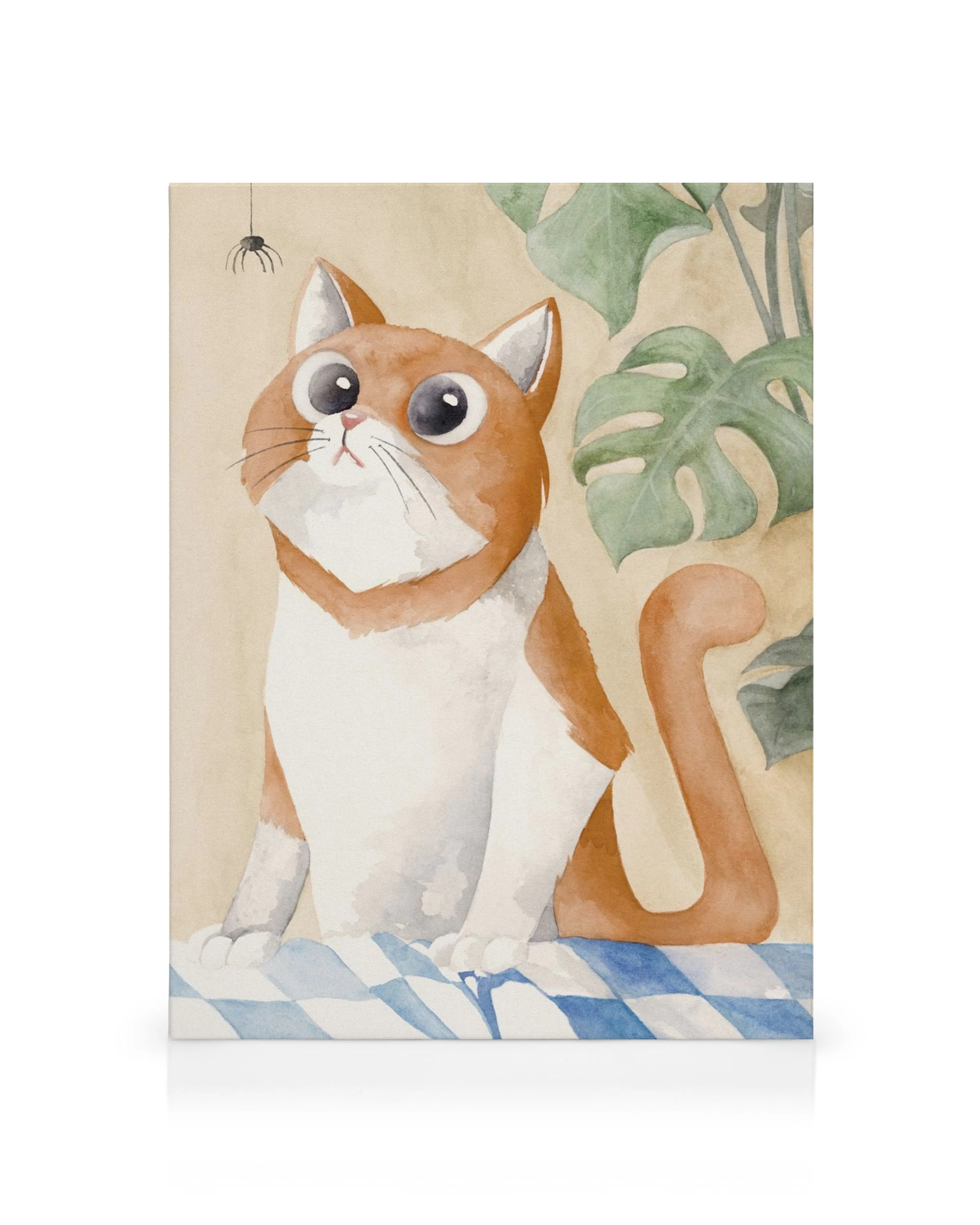 Toile de chat curieux marron et blanc avec de grands yeux, regardant une araignée suspendue, entouré de feuilles vertes sur fond
