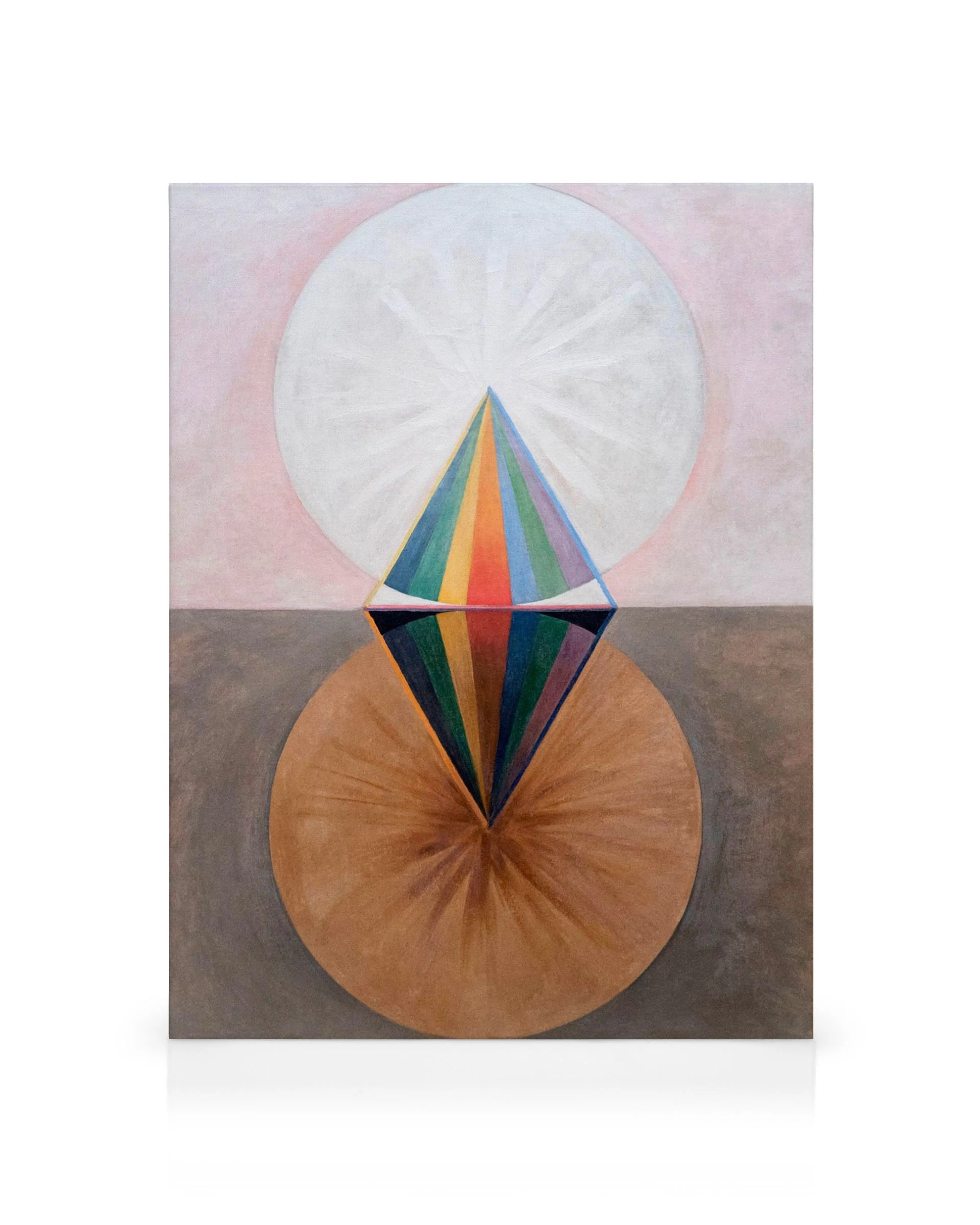 Toile abstraite géométrique avec un triangle coloré et des cercles sur fond rose et gris, reflétant la lumière.