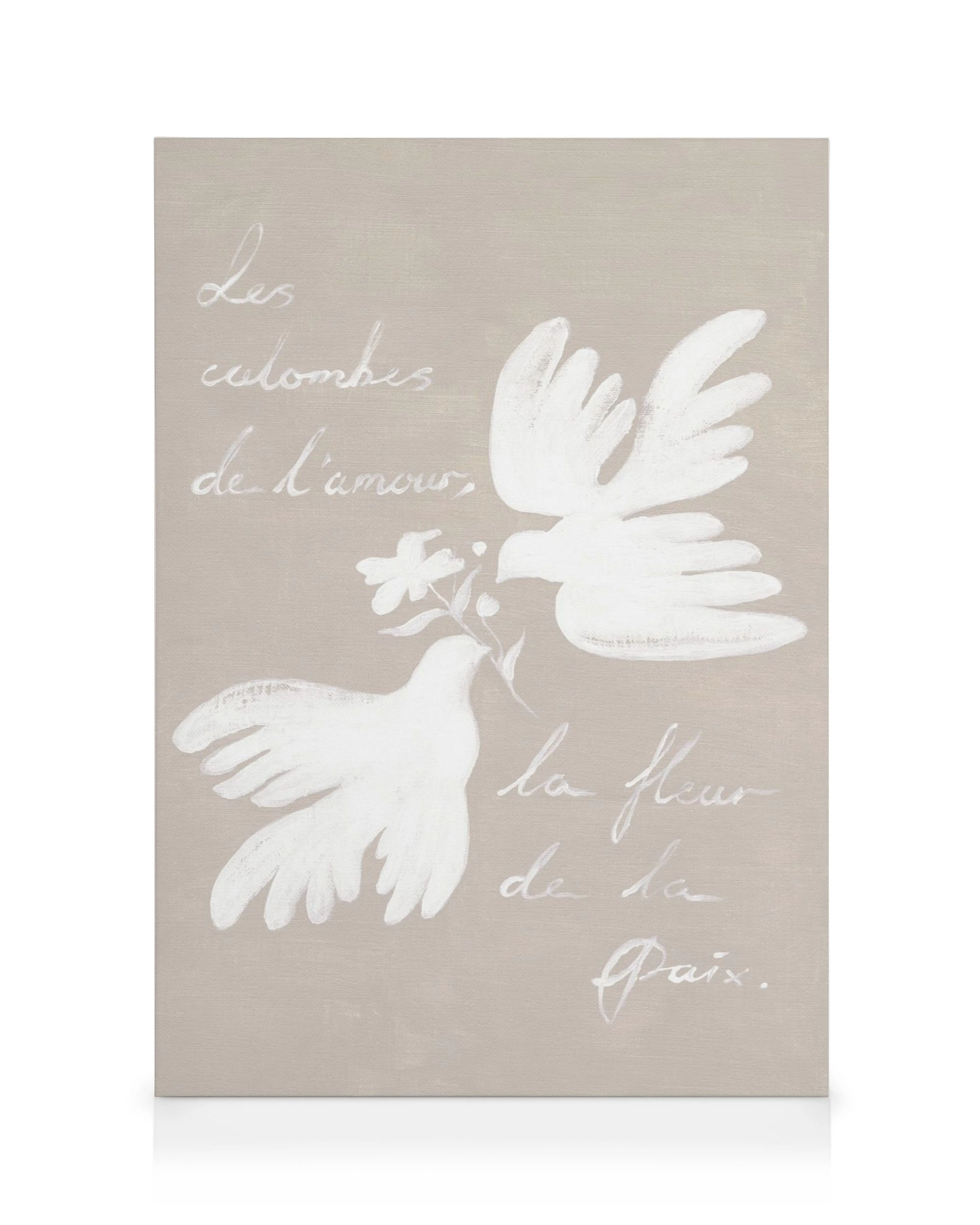 Lienzo con dos palomas blancas y un lirio sobre fondo beige, estilo minimalista de paz.