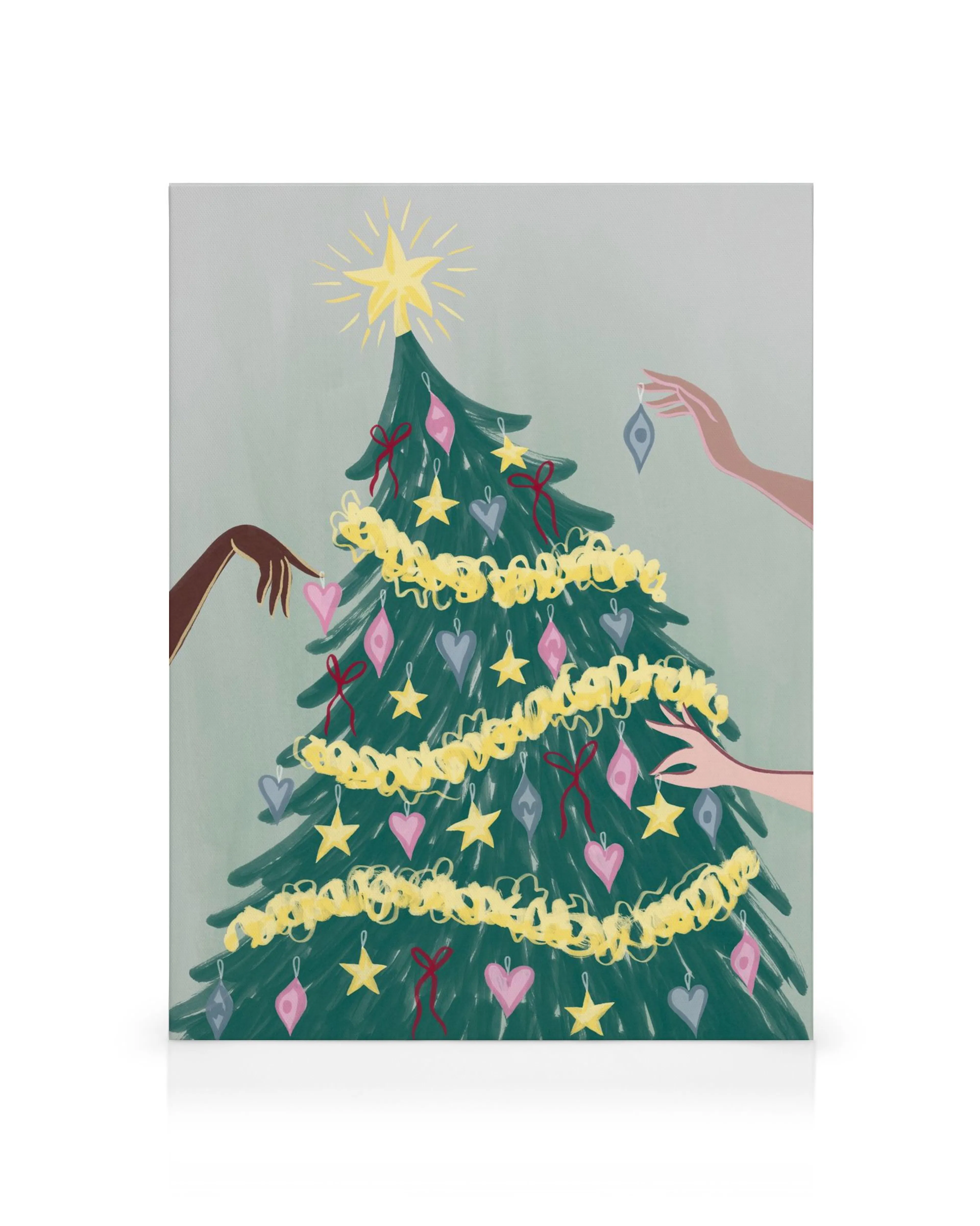 Toile de Noël représentant un sapin décoré de guirlandes jaunes, de nœuds rouges et de cœurs, avec des mains qui lornent.