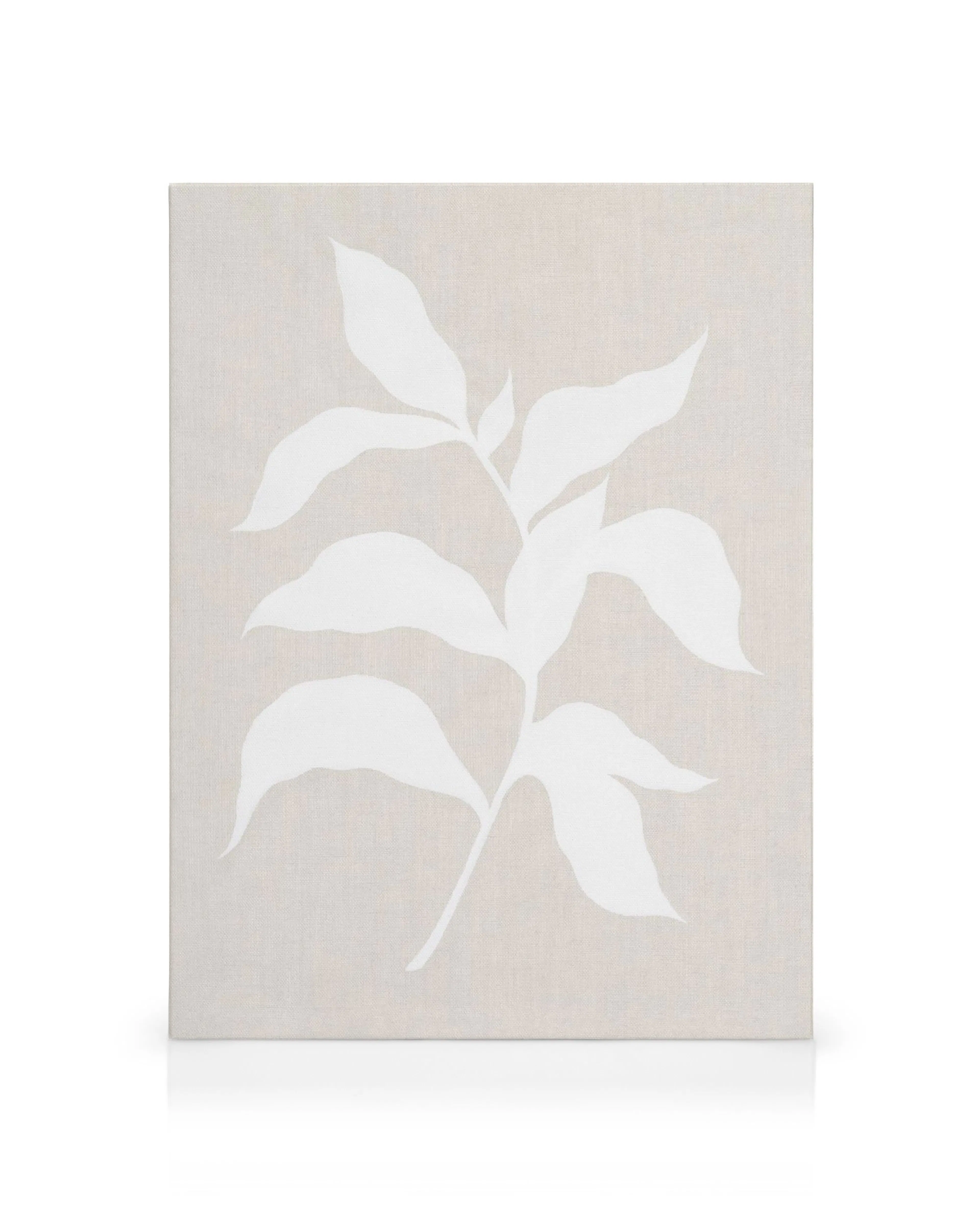 Lienzo Soft Branch, hojas botánicas blancas sobre fondo beige tejido, arte mural relajante.