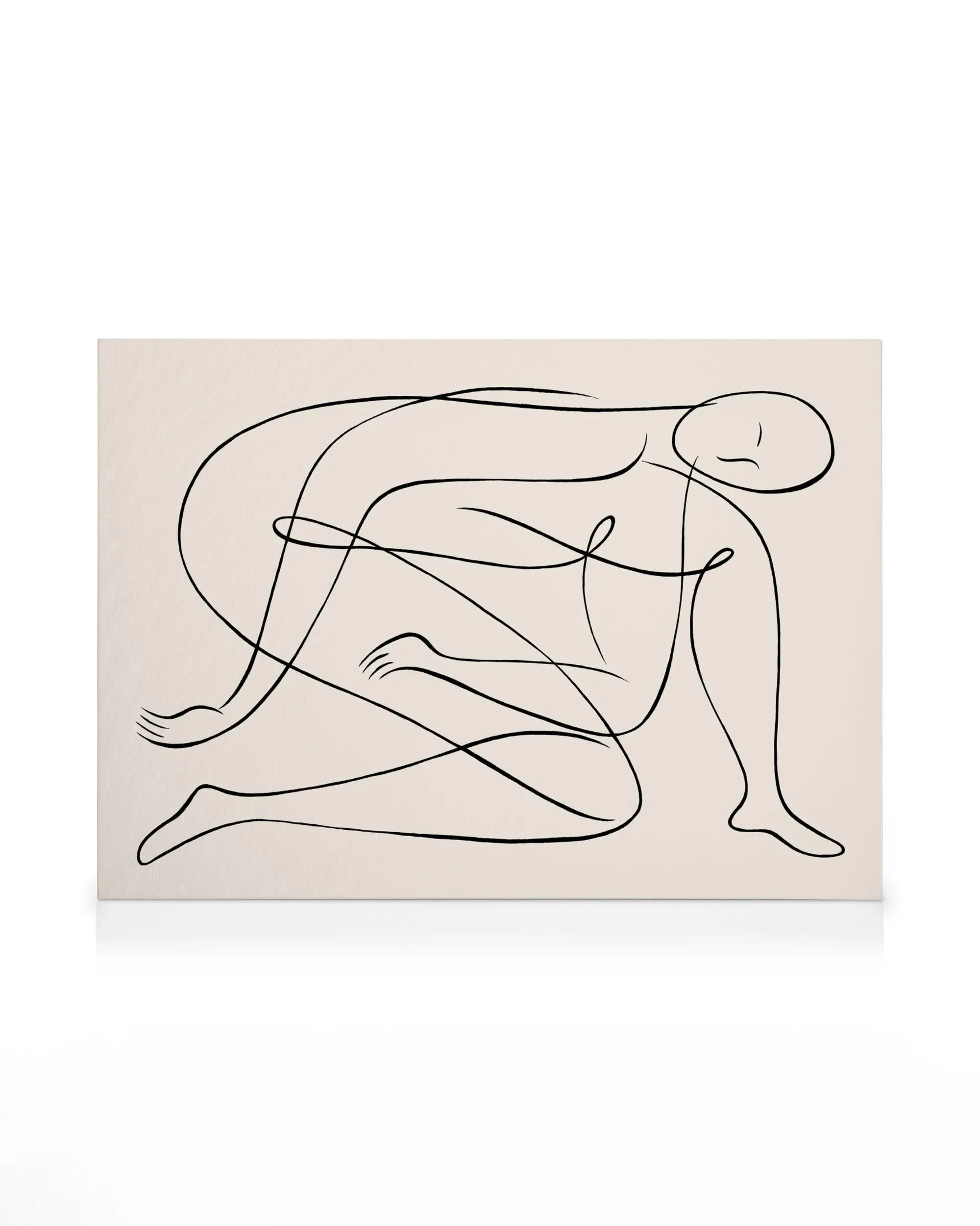 Lienzo beige con dibujo minimalista negro de figura abstracta sentada, estilo línea arte.