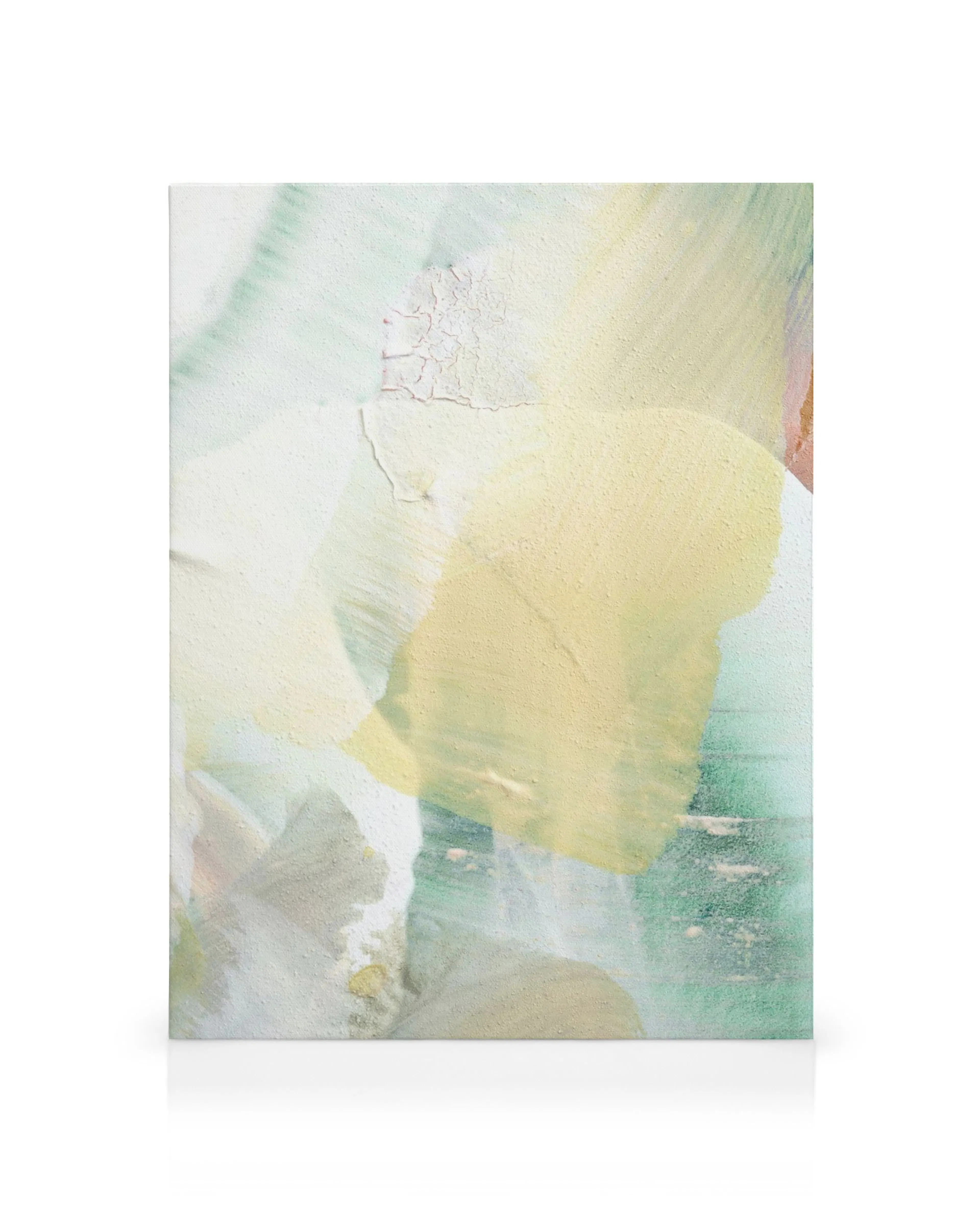Abstrakt canvastavla med penseldrag i grönt, gult och vitt. Texturerad bakgrund ger djup åt det unika konstverket.