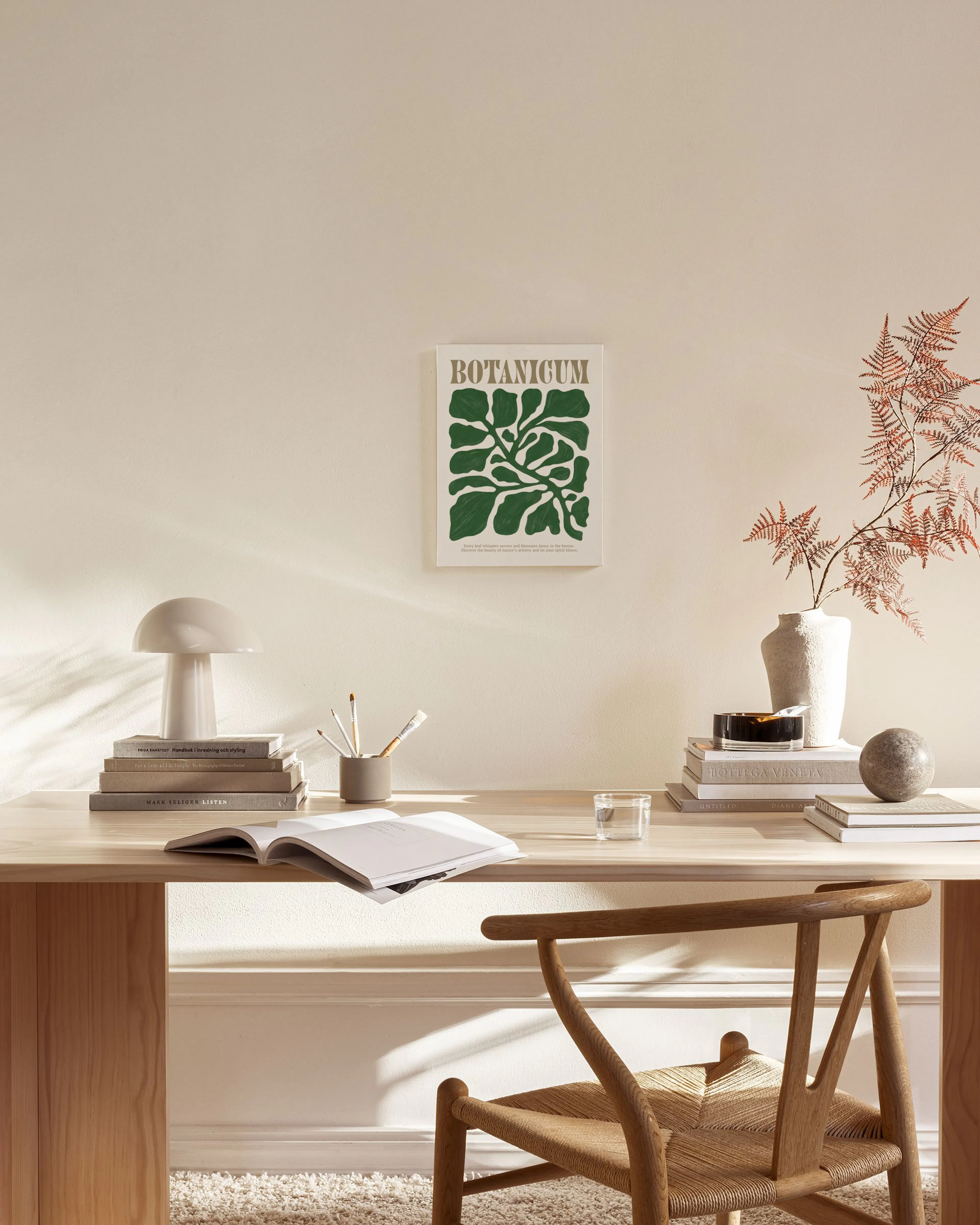 Lienzo Botanicum con ilustración botánica de hojas verdes sobre fondo claro, ideal para decorar cualquier estancia.