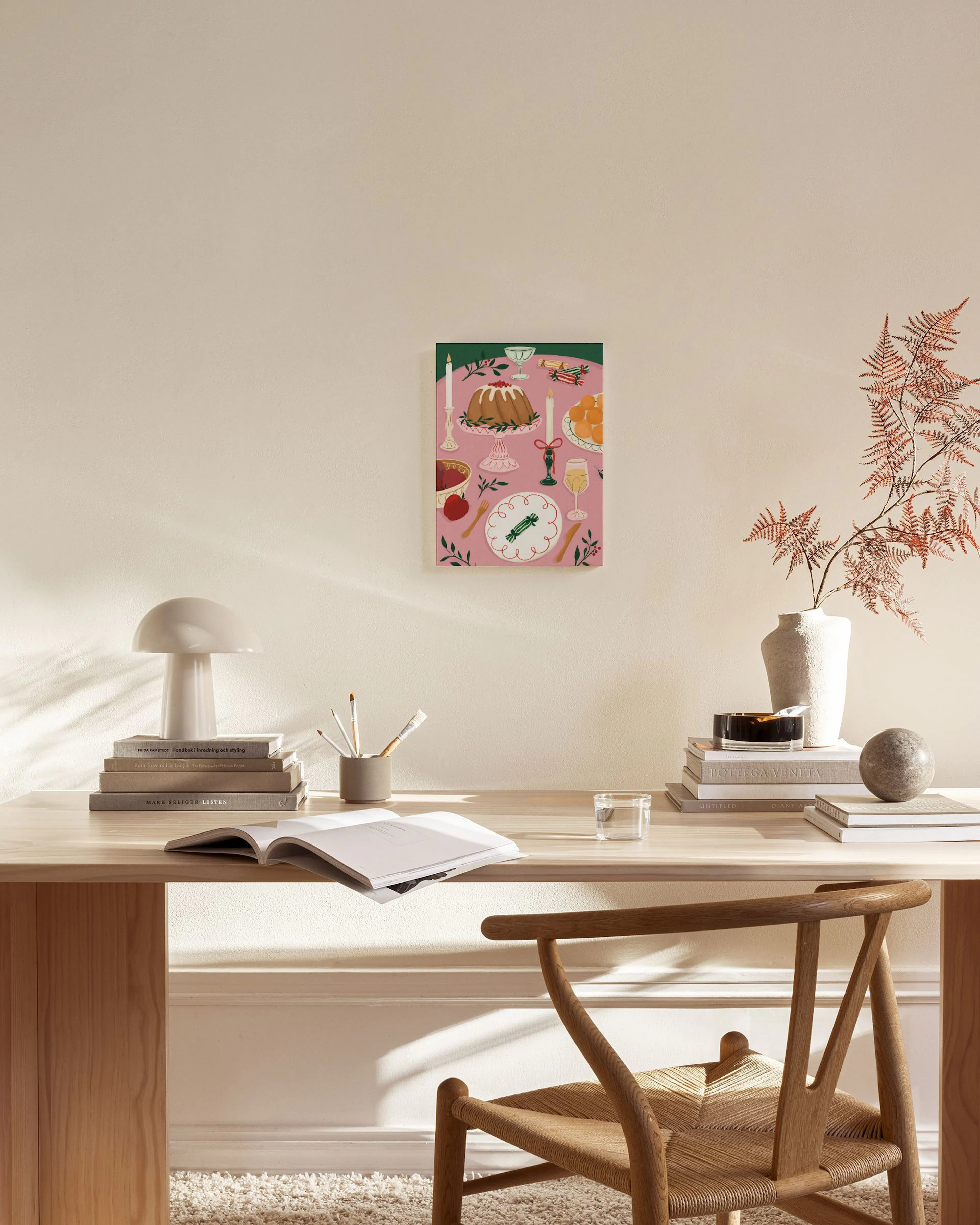Canvas van een feestelijk gedekte tafel met gebak, kaarsen en drankjes op een roze kleed, hangend in een lichte woonkamer.