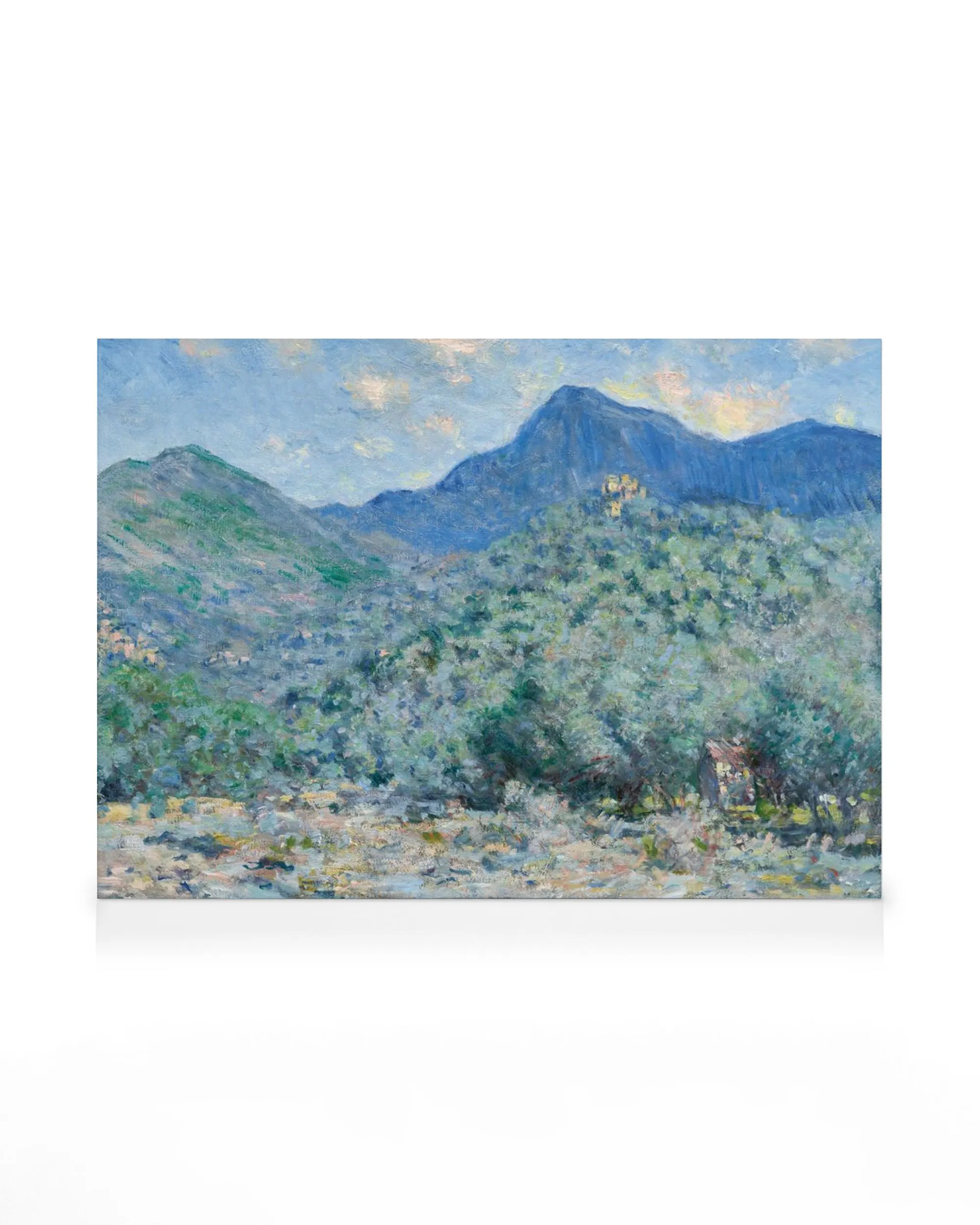 Leinwandbild mit impressionistischer Berglandschaft, grünen Bäumen, blauen Bergen und einem Fluss im Vordergrund.