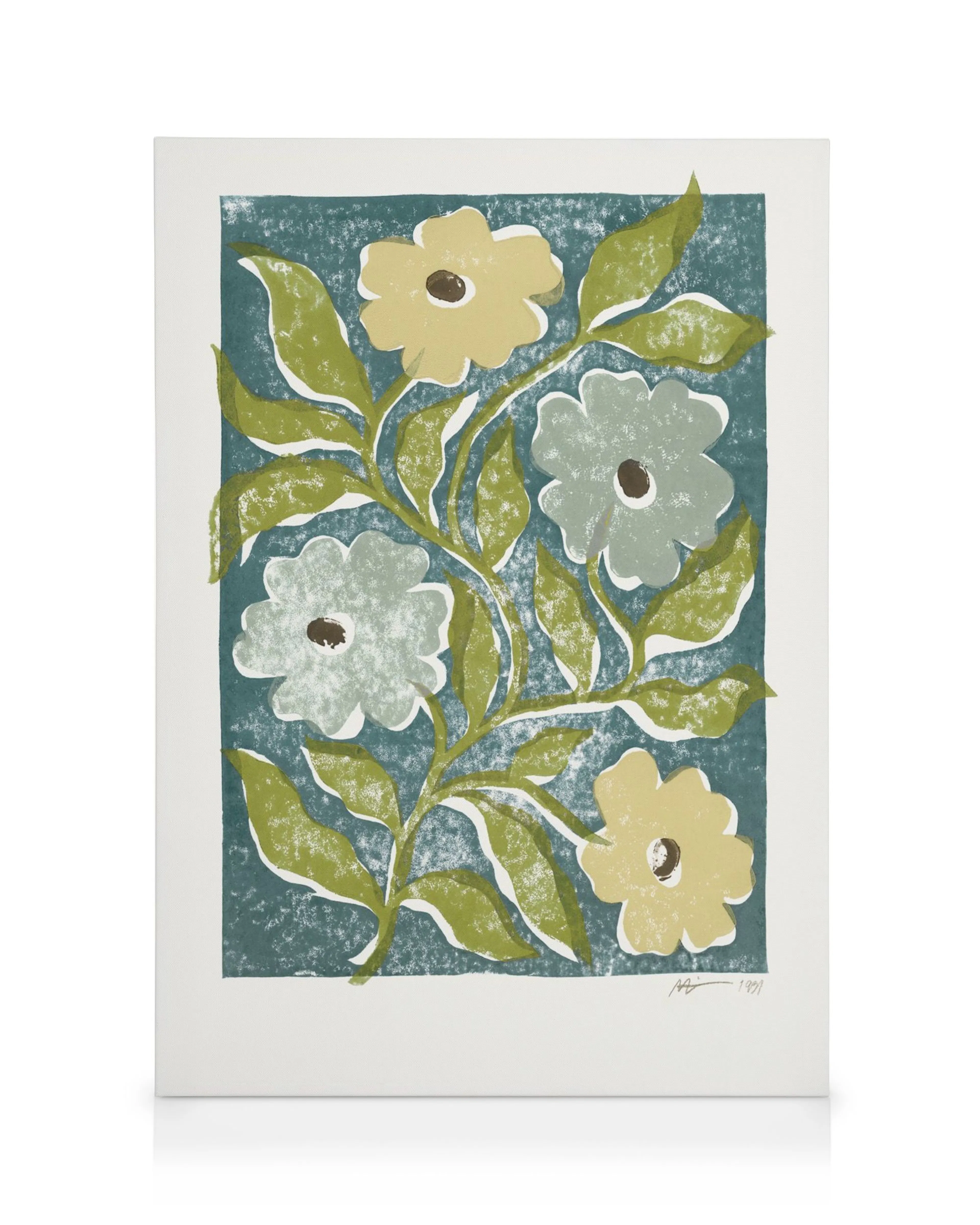 Tela decorativa com ilustração floral em tons terra de flores amarelas e cinzentas com folhas verdes num fundo azul-petróleo.
