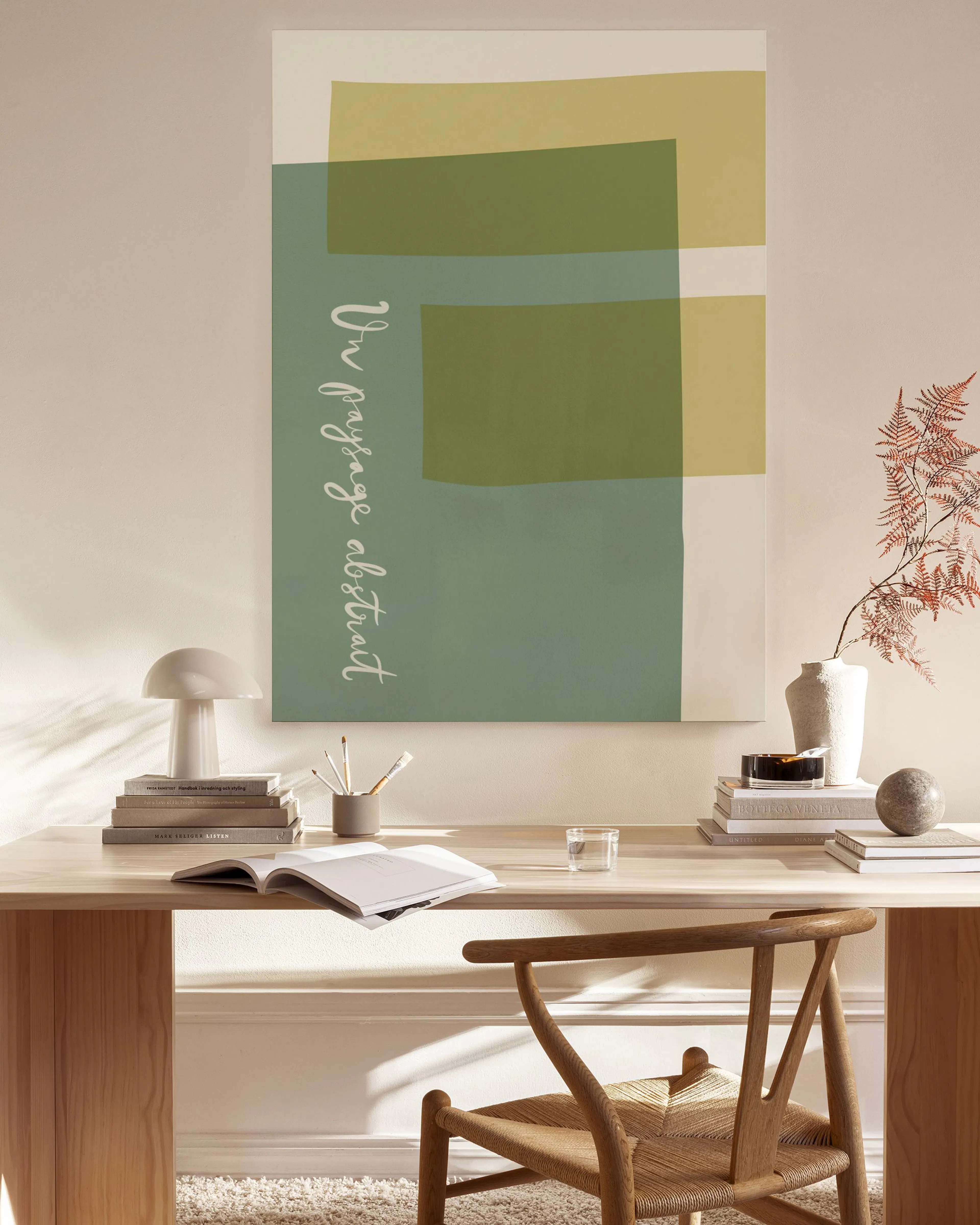 Canvastavla med grön, olivgrön och blågrå rektanglar och texten Un paysage abstrait, hängande i ett vardagsrum.