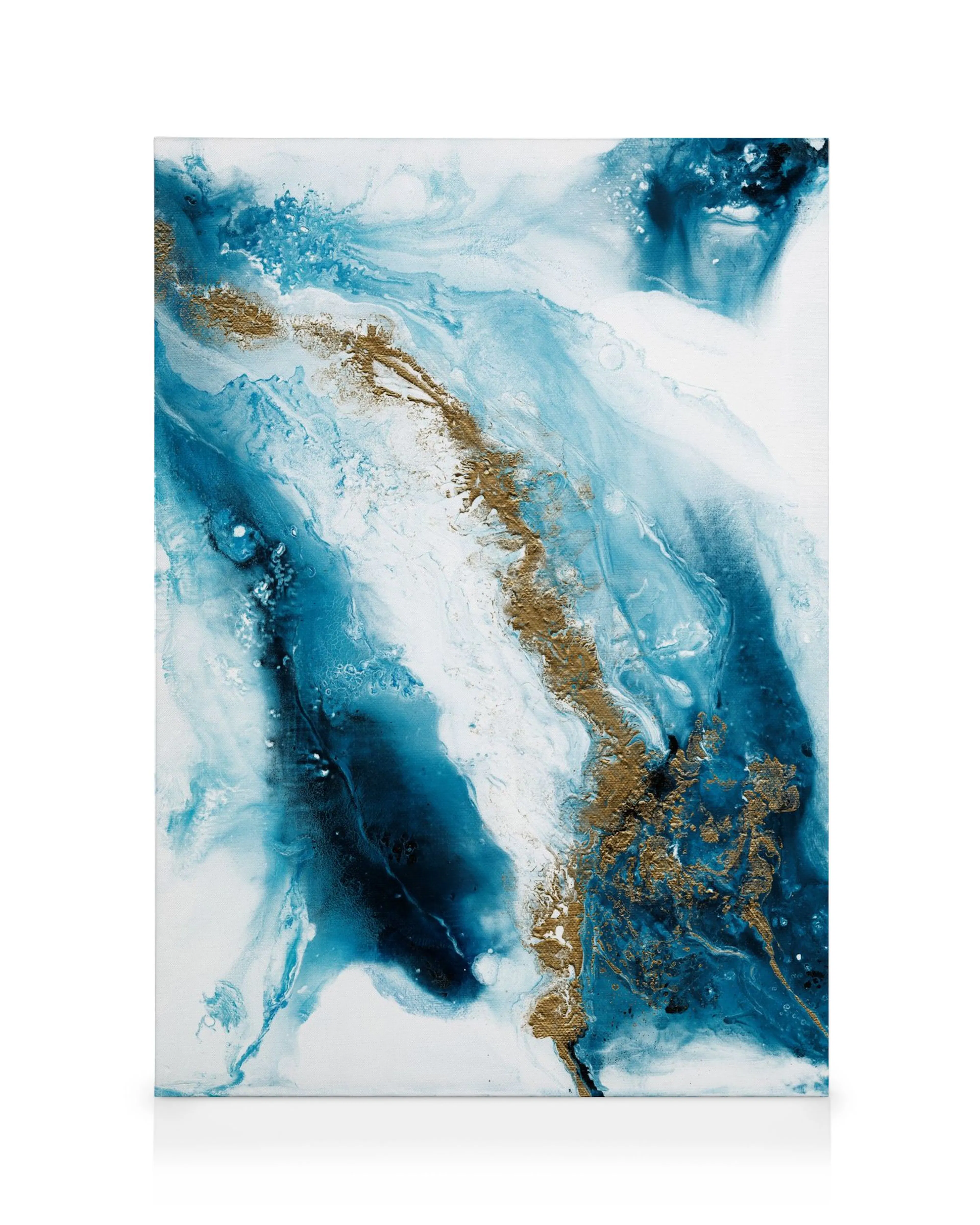 Toile abstraite bleu huile avec des coulées claires et foncées, des touches de blanc et des lignes dorées texturées