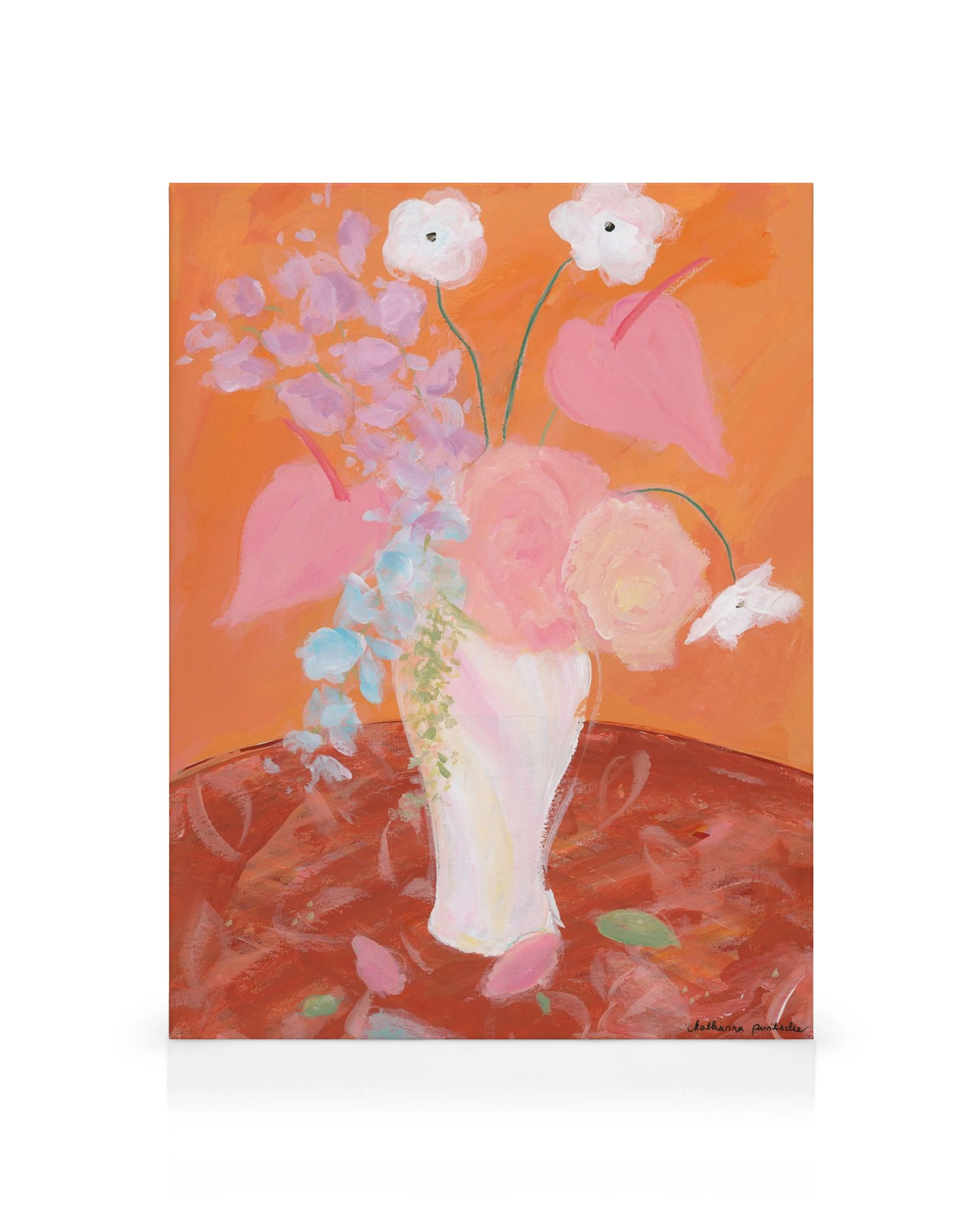 Toile de fleurs colorées dans un vase blanc sur une table rouge, fond orange, typographie expressive
