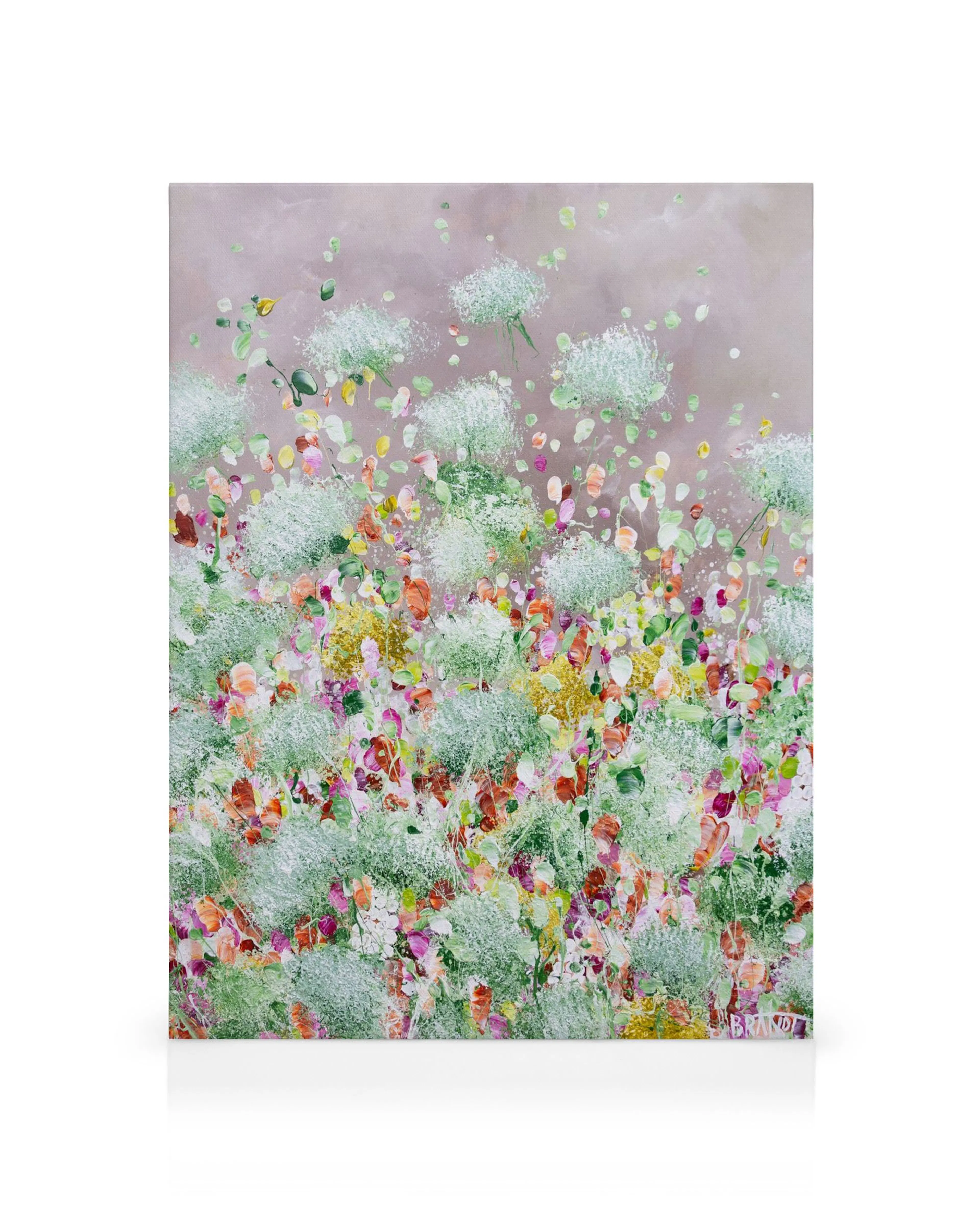 Canvas van Anna Brandt: witte bloemen, groene stelen, roze, geel, paars op grijze achtergrond
