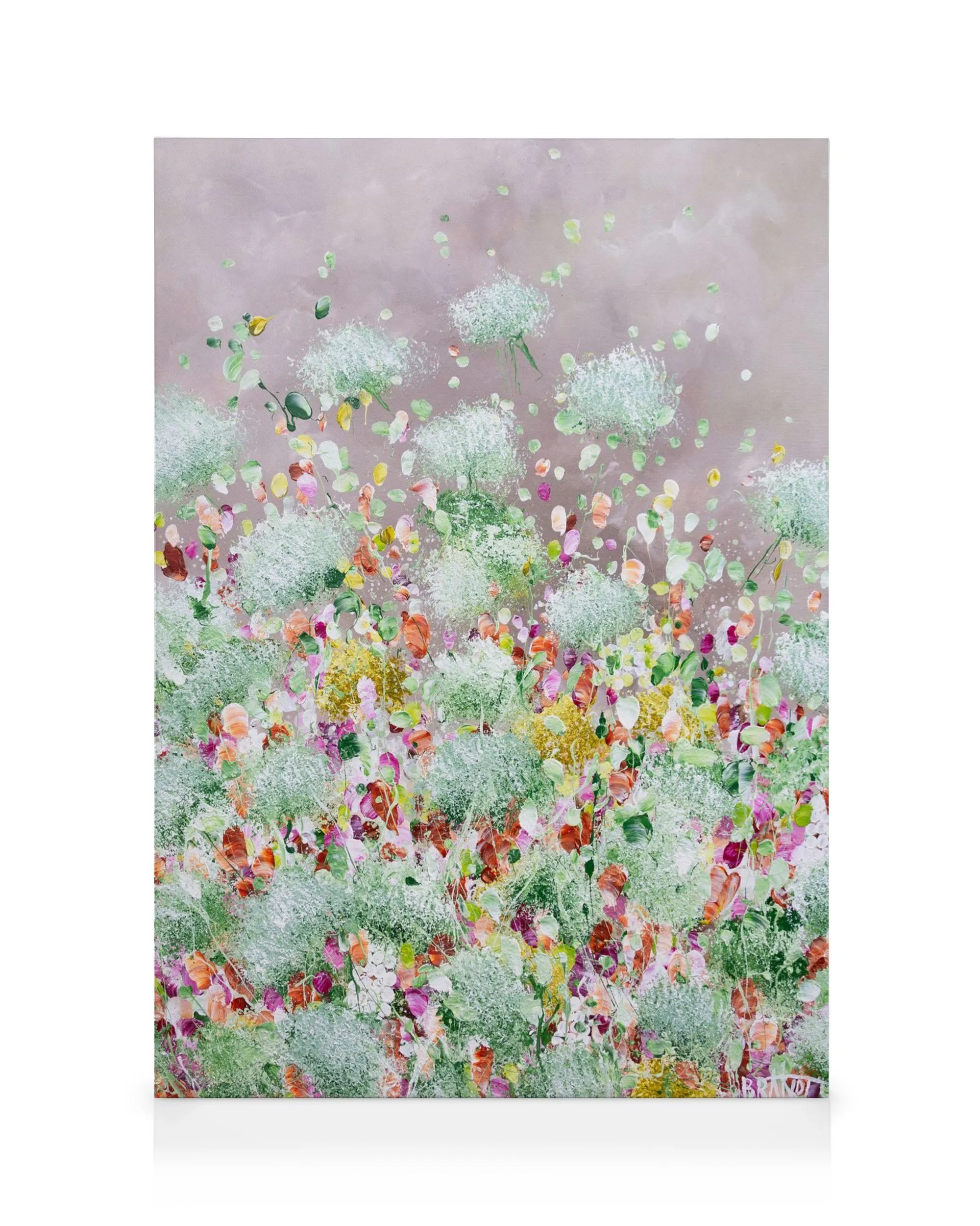 Stampa su tela Ciel Du Mattina con fiori bianchi, steli verdi, tocchi di rosa, giallo e viola su sfondo grigio tenue. Arte mural
