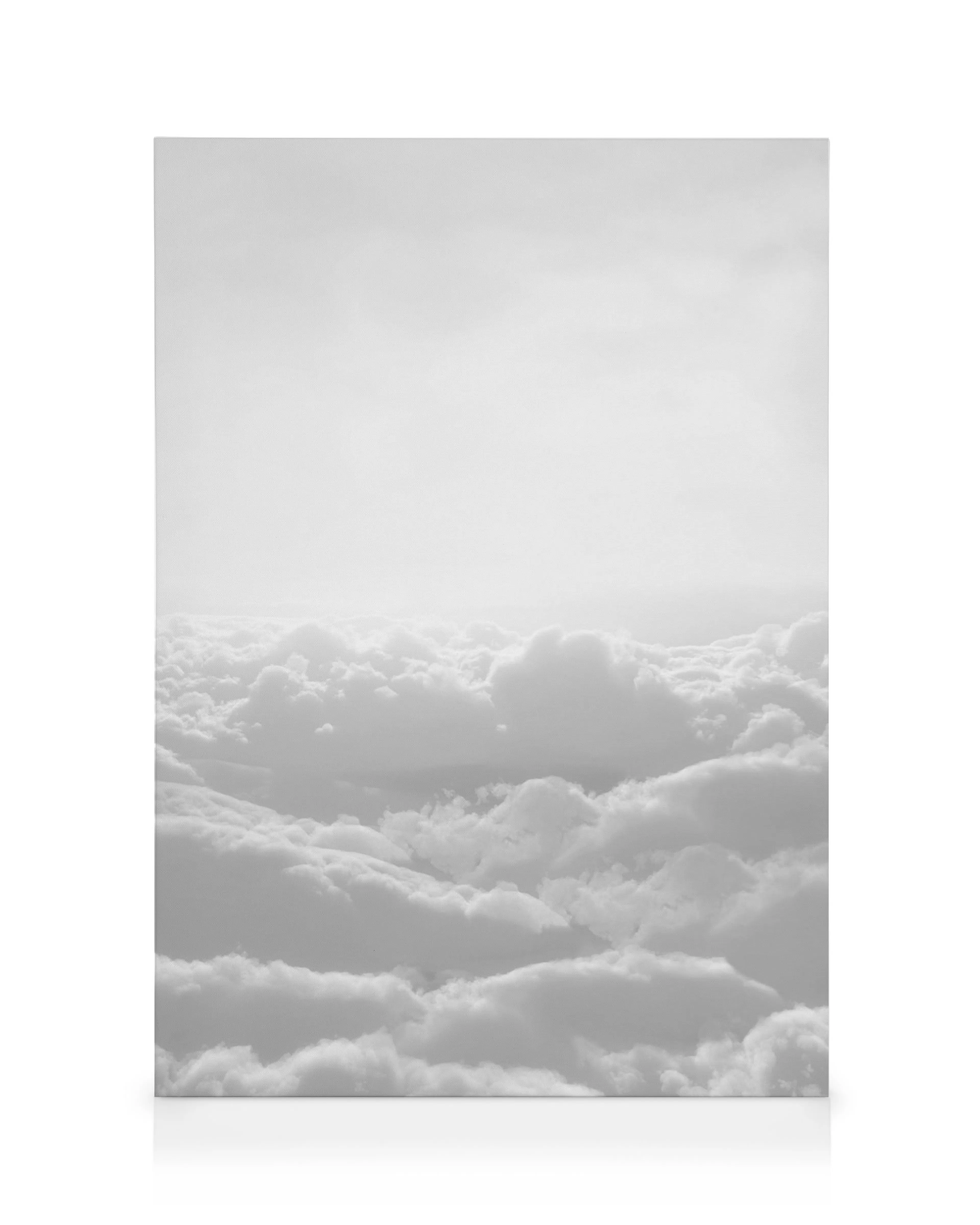 Minimalistisk canvastavla med grå himmel och mjuka, fluffiga moln som skapar en fridfull atmosfär.