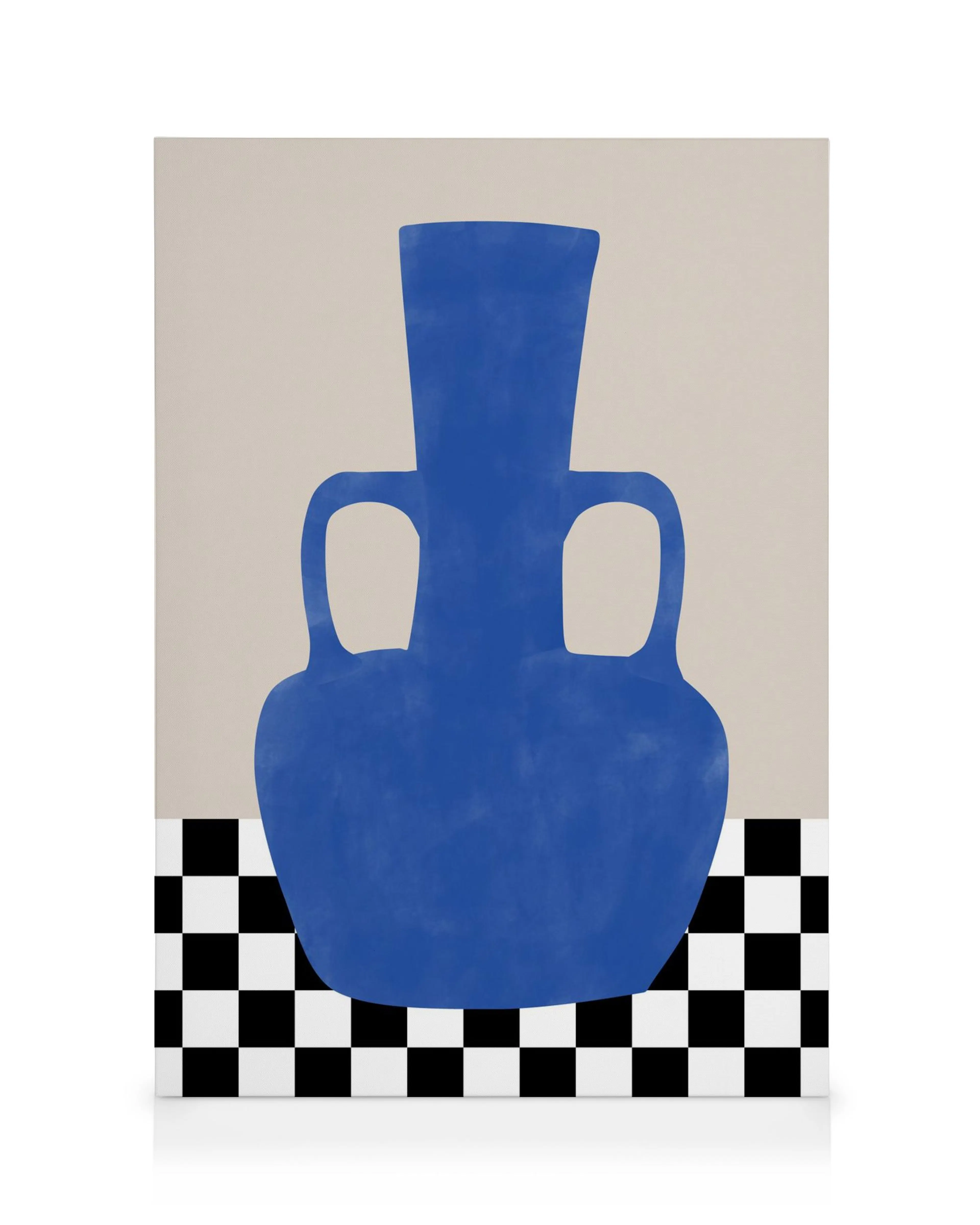 Tela com vaso azul sobre fundo bege e xadrez preto e branco, arte decorativa, natureza morta.