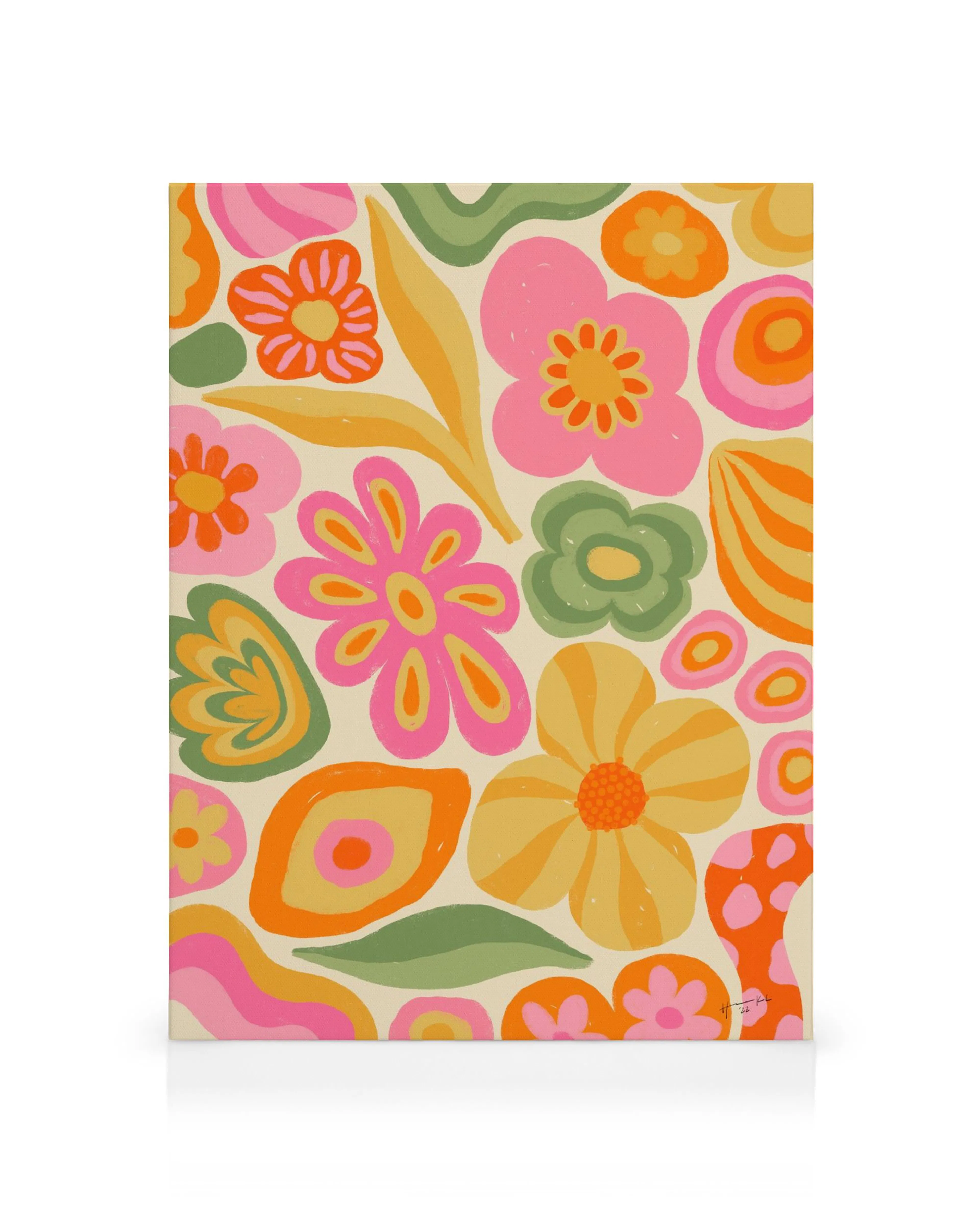 Färgstark abstrakt blommig canvas med rosa, orange, gröna och gula blommor och blad på ljus bakgrund. Väggkonst för hemmet.