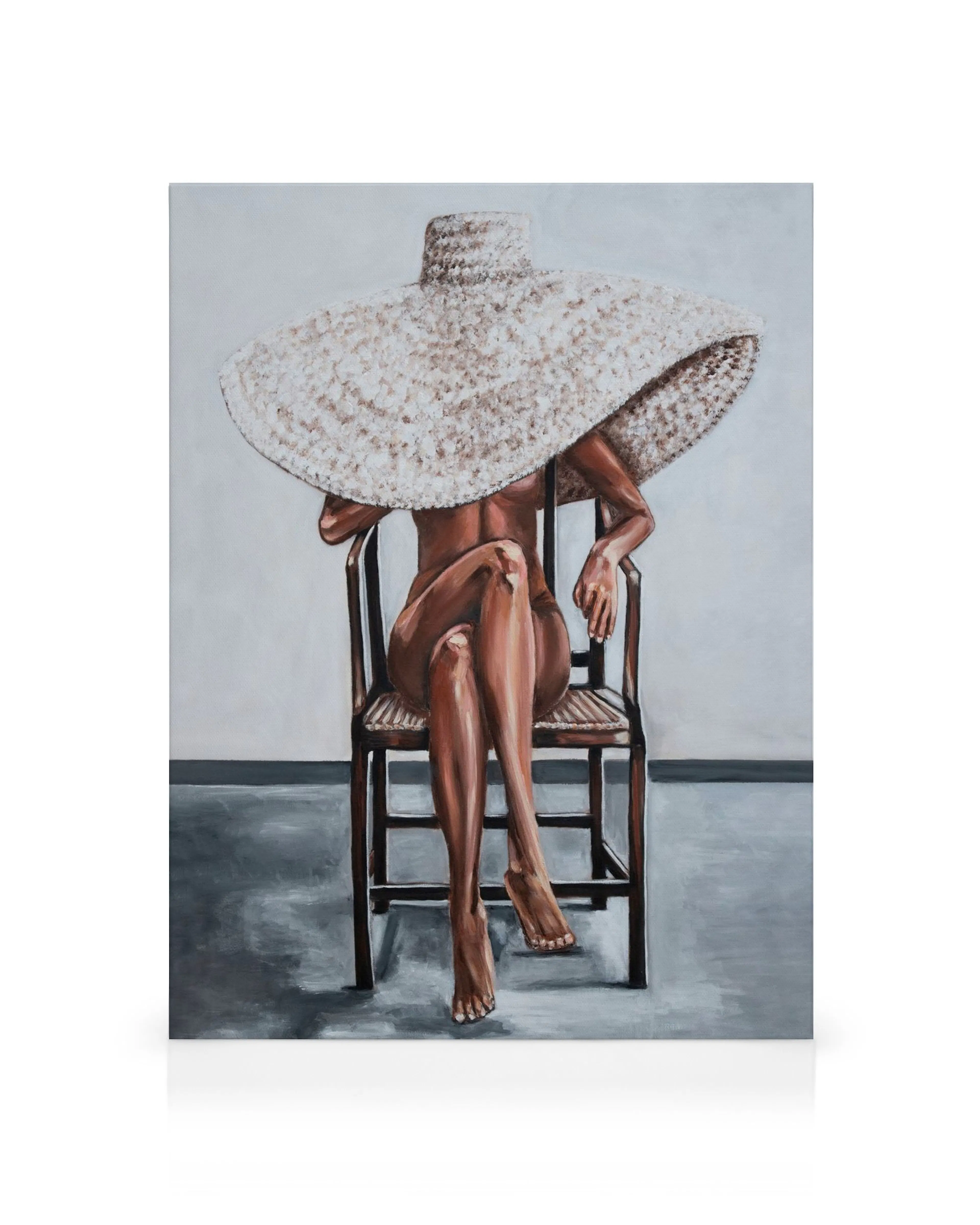 Realistisch canvas van een persoon met grote textuurhoed op een zwarte stoel, rug naar kijker, in bruin, beige, grijs en roze op
