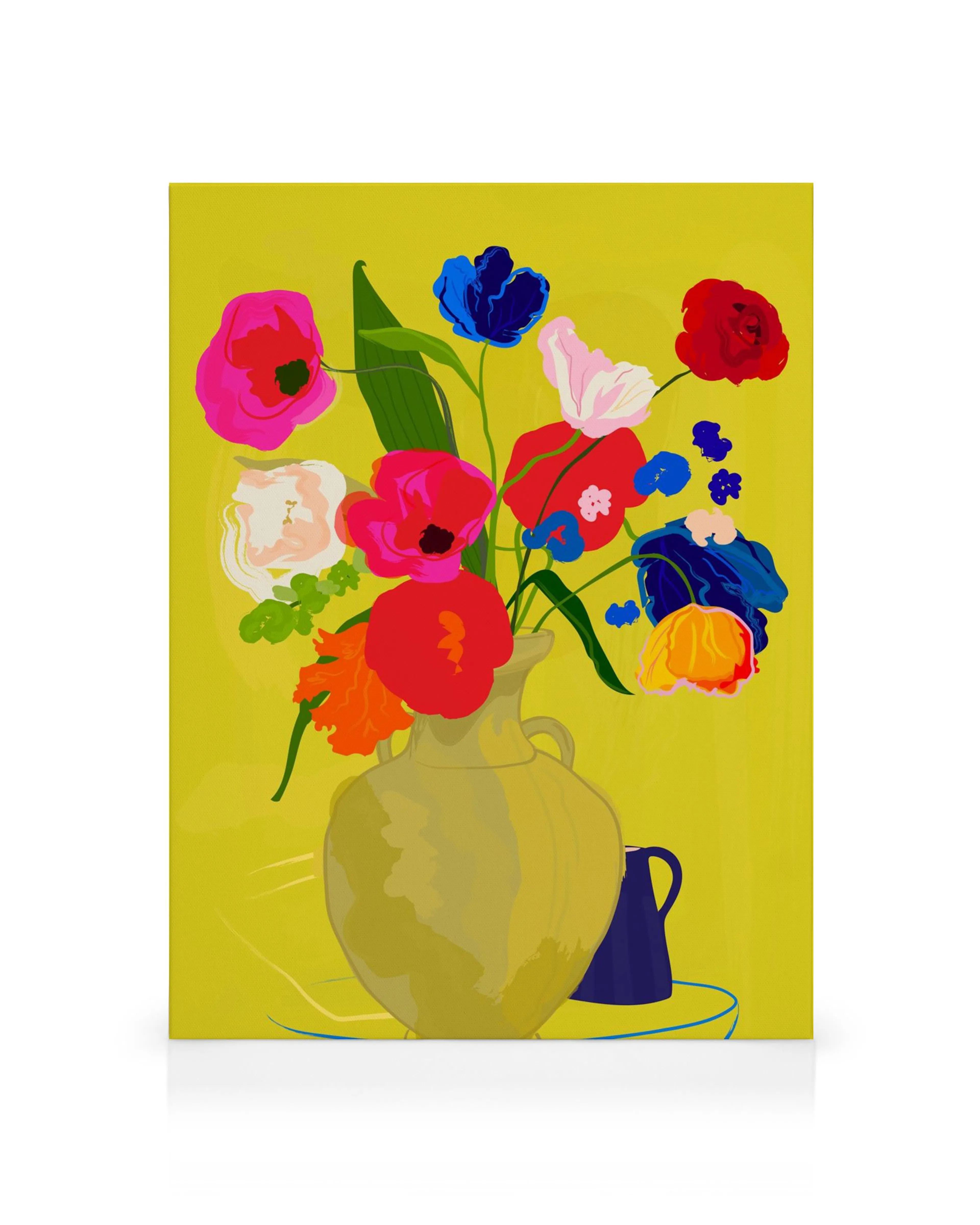 Leinwandbild mit einem farbenfrohen Blumenstrauß in einer Vase auf gelbem Hintergrund.