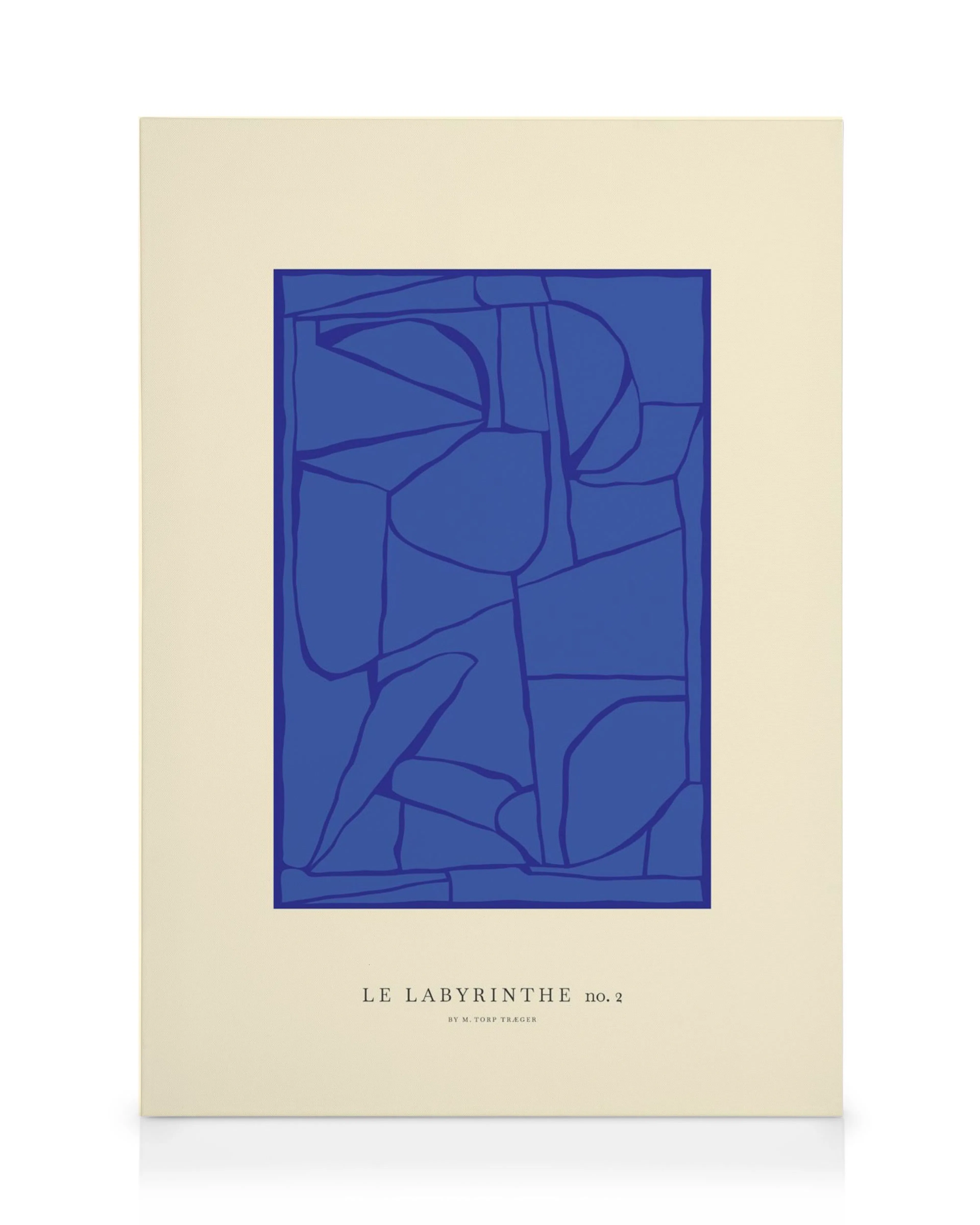 Canvastavla med blå abstrakt labyrint och texten LE LABYRINTHE no. 2 på gräddvit bakgrund.