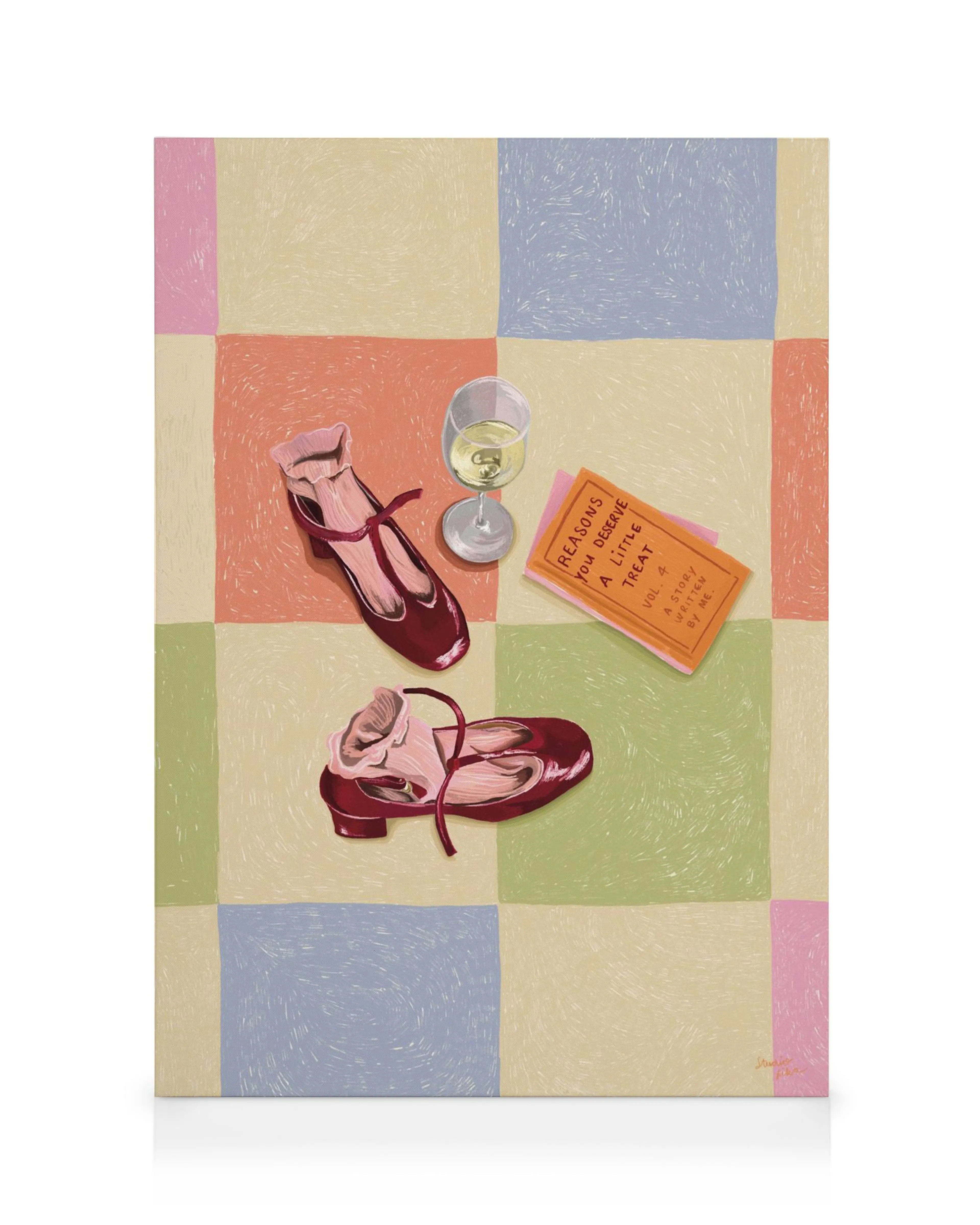 Tela decorativa com sapatilhas de ballet, um copo de vinho e um livro sobre um fundo axadrezado colorido.